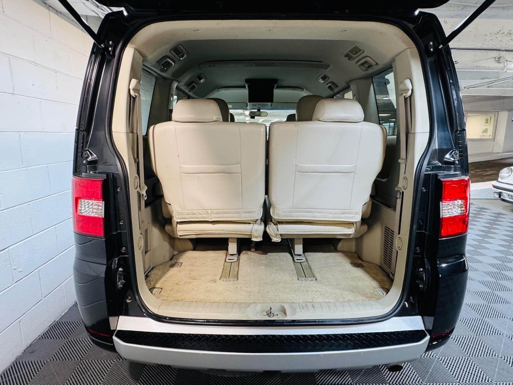 Mitsubishi Delica - Image 14