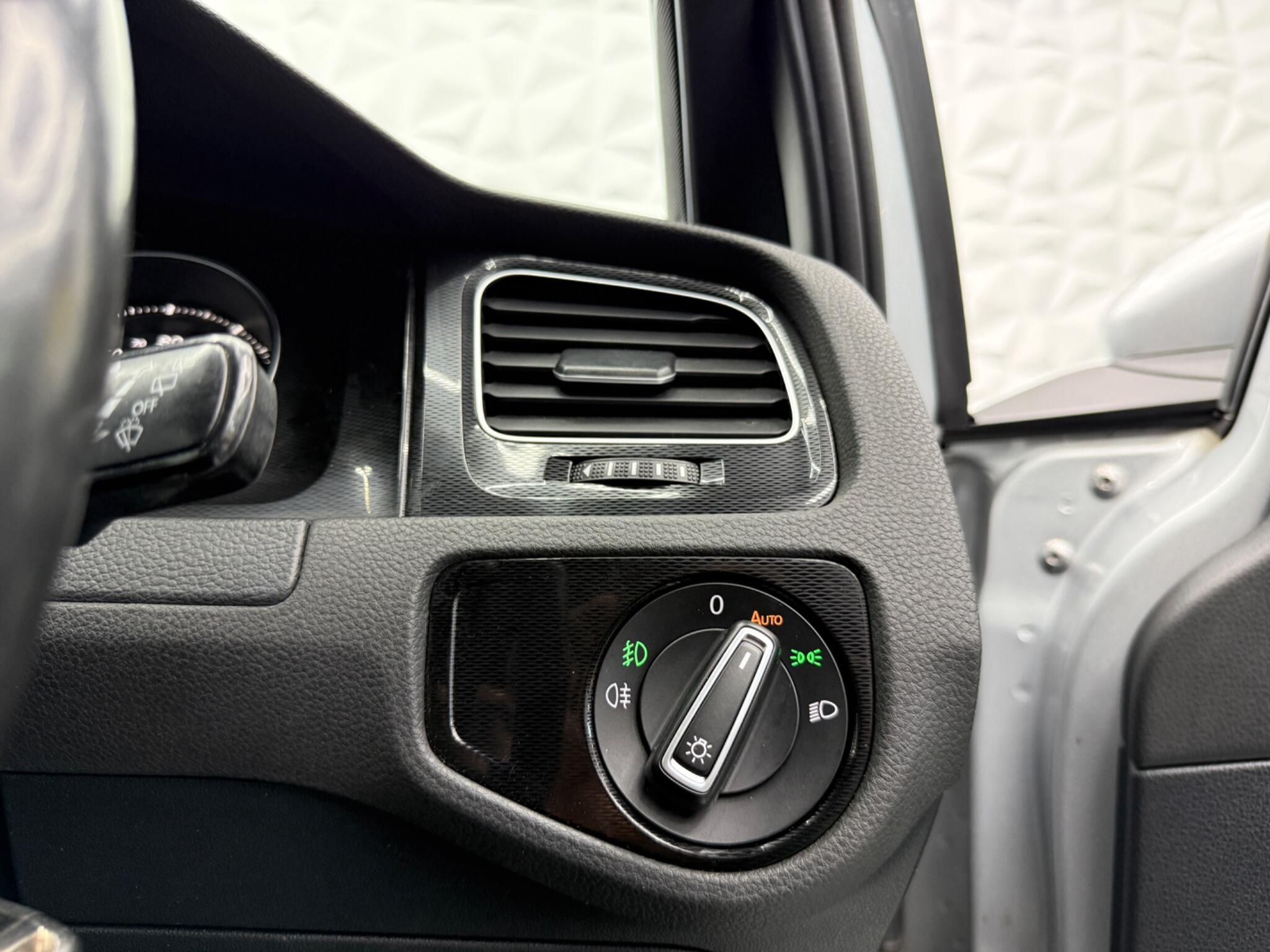Volkswagen Golf - Image 32