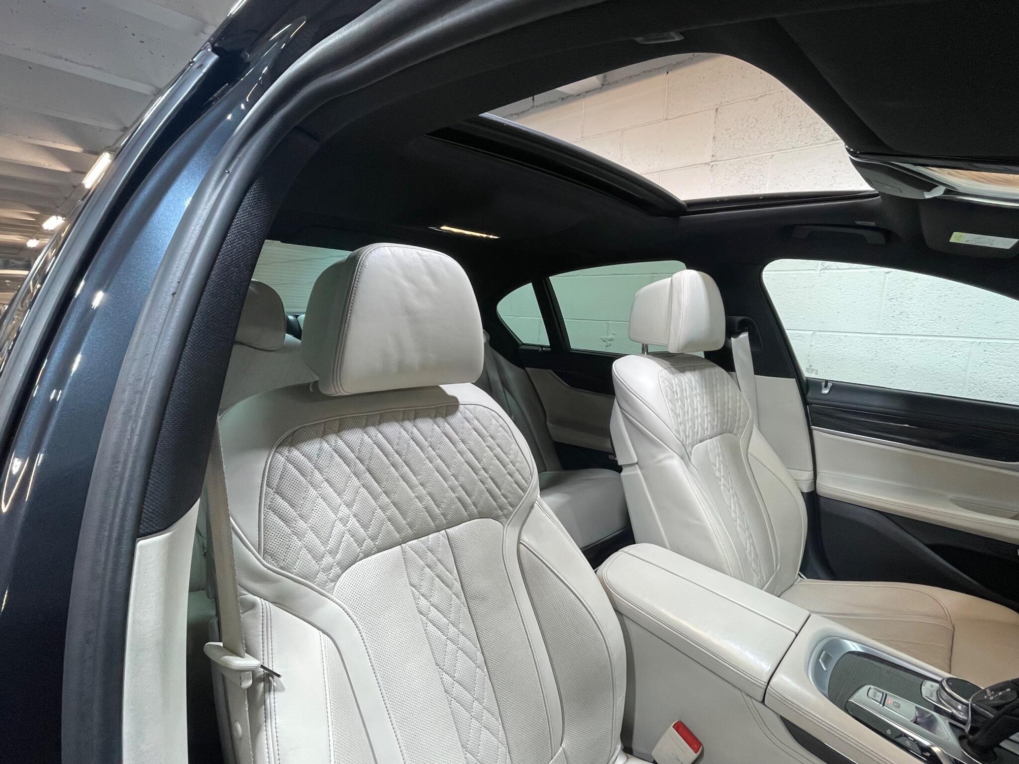 BMW 7 Series - Image 8