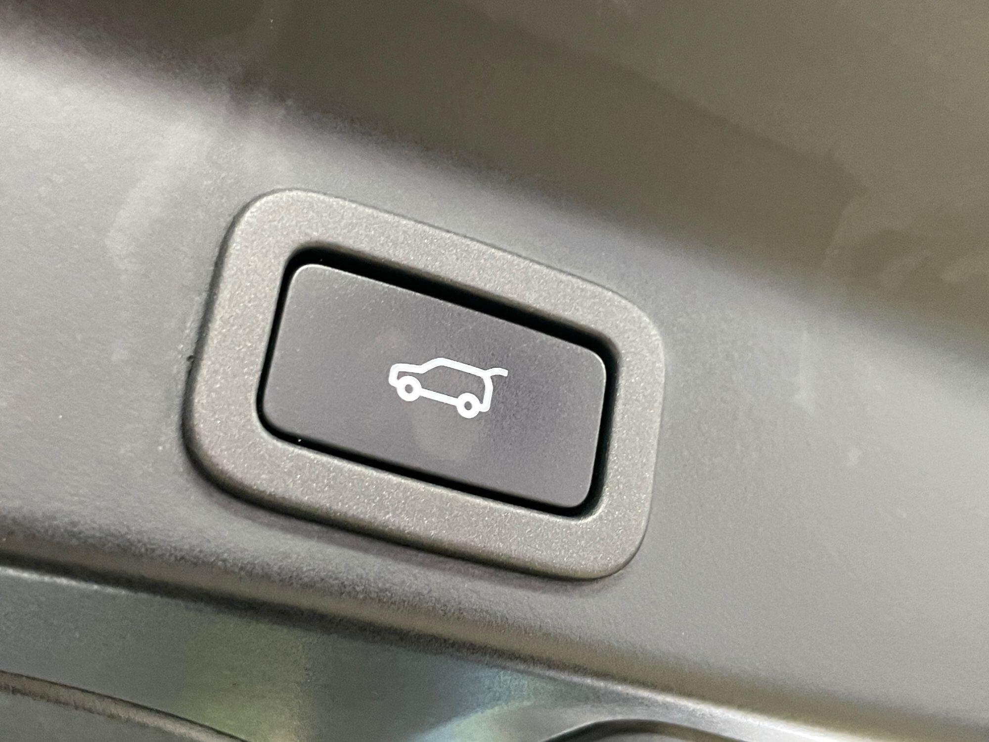 Jaguar F-Pace - Image 18