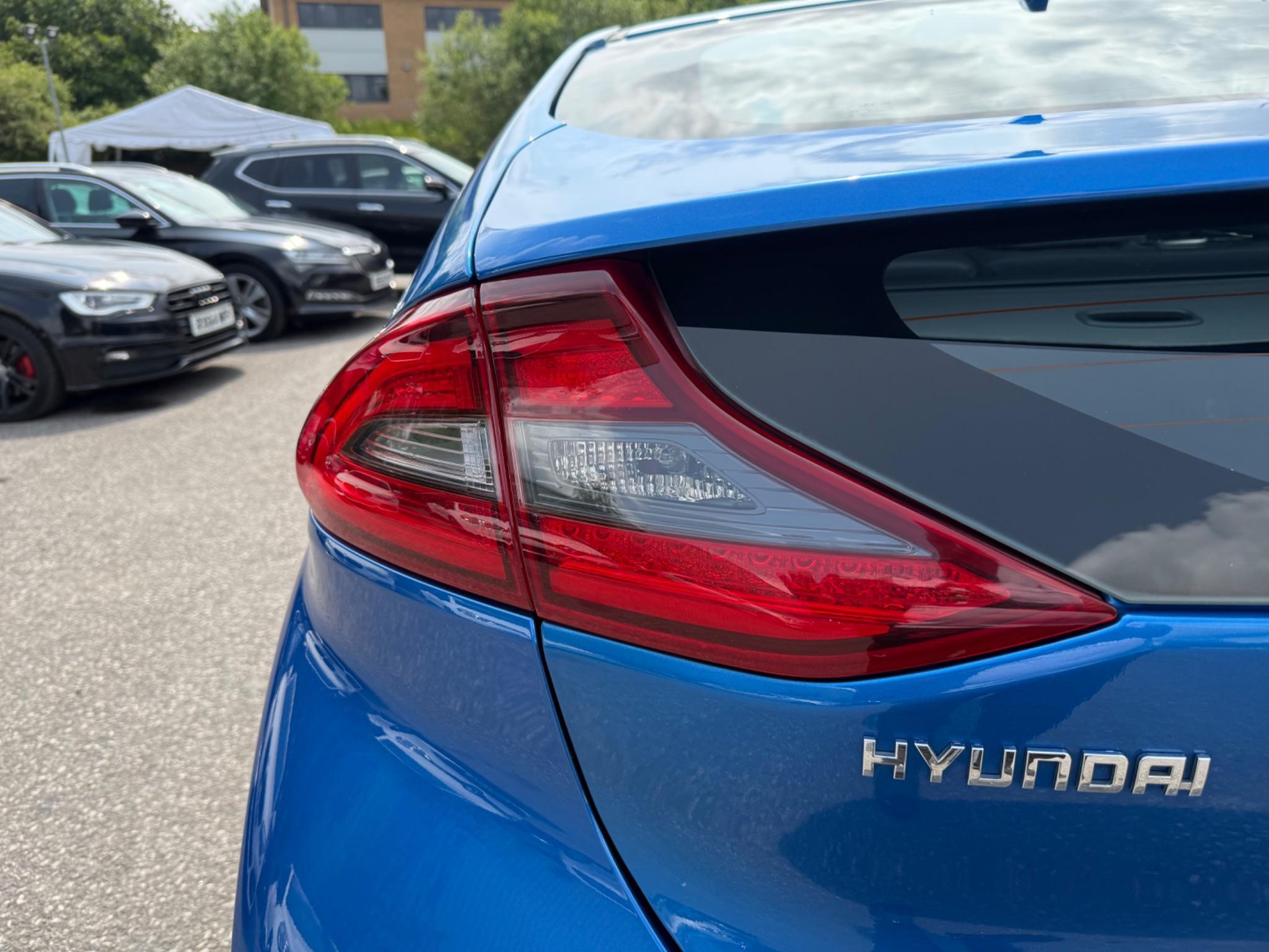 Hyundai Ioniq - Image 23