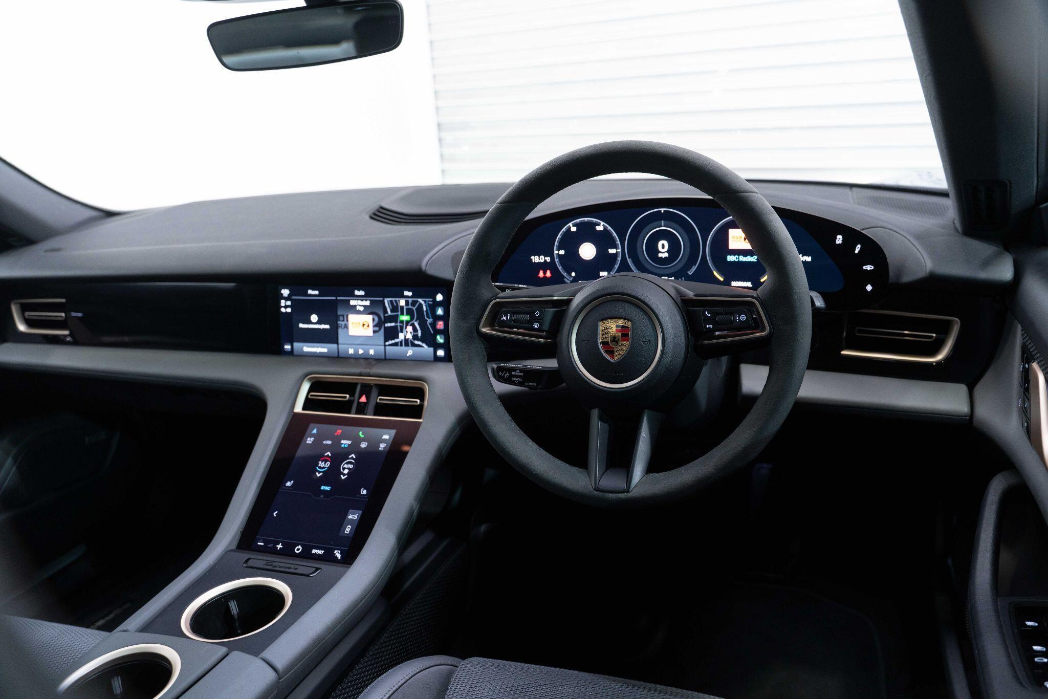 Porsche Taycan - Image 8