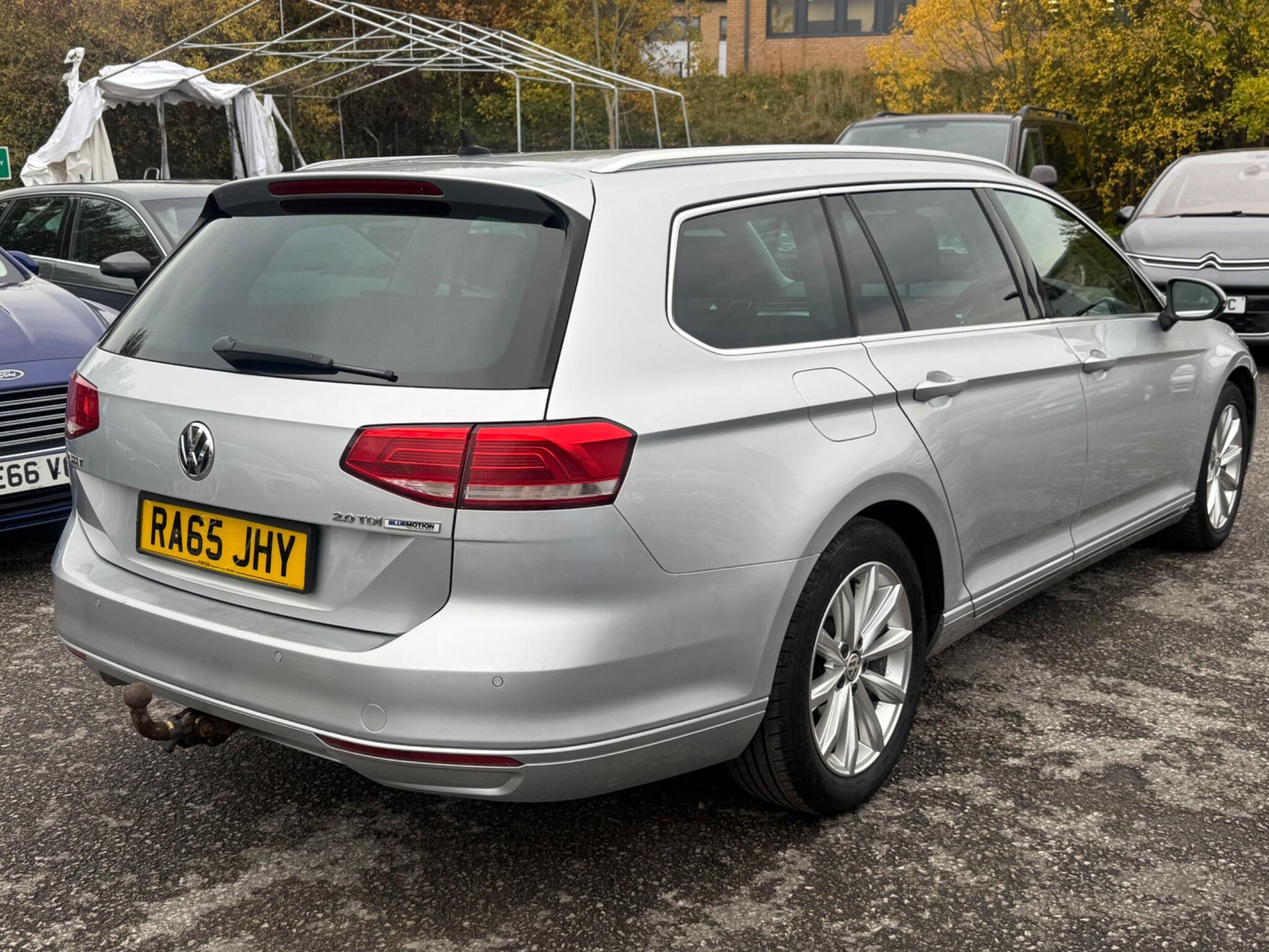 Volkswagen Passat - Image 16