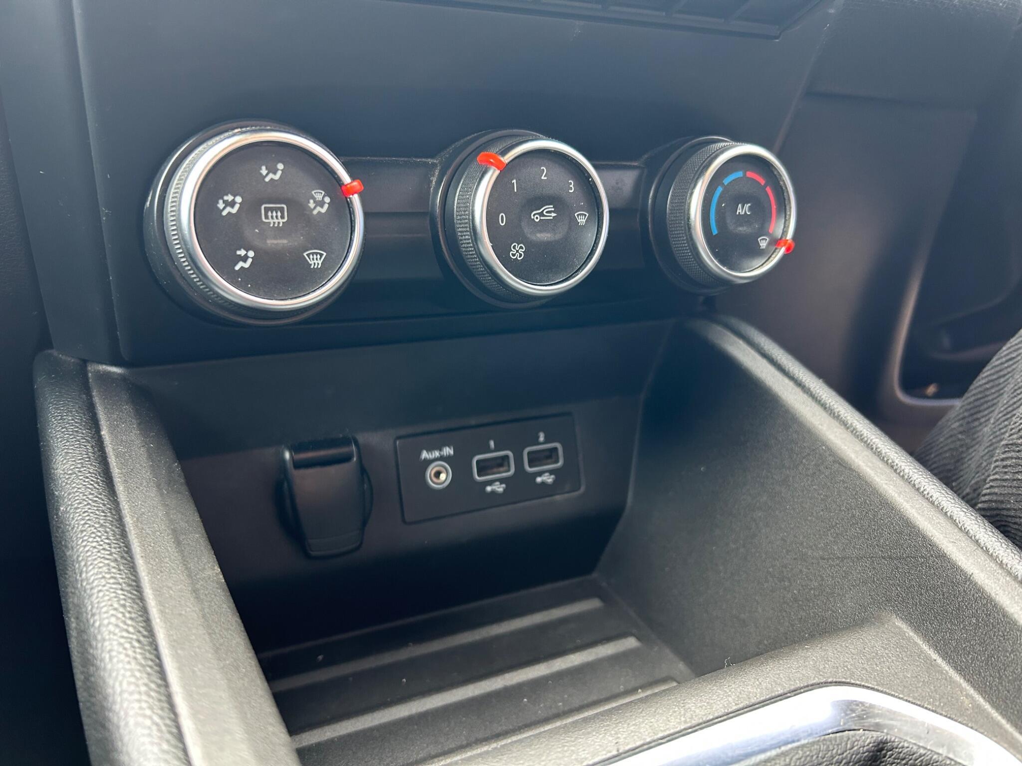 Renault Clio - Image 32