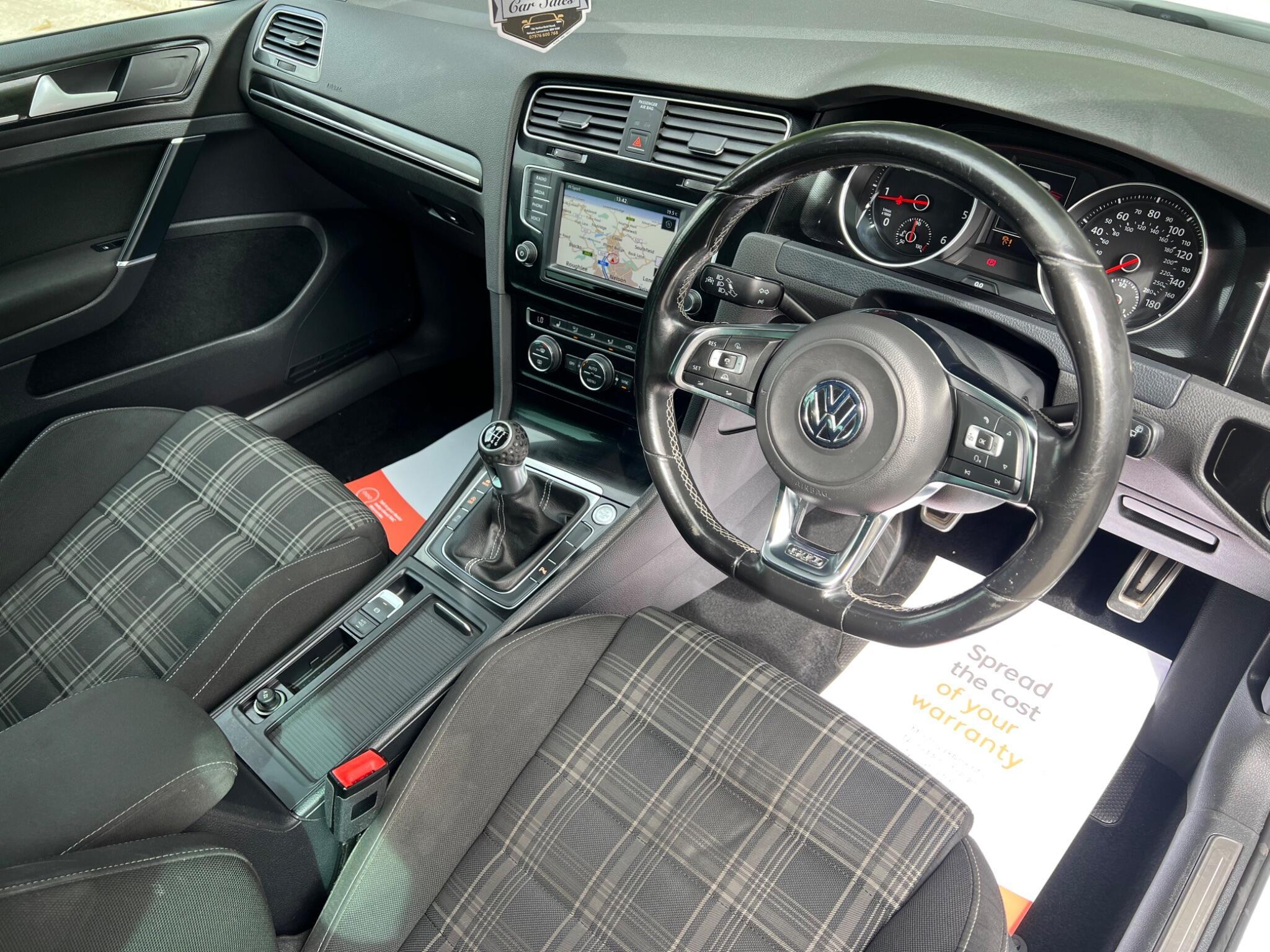 Volkswagen Golf - Image 16