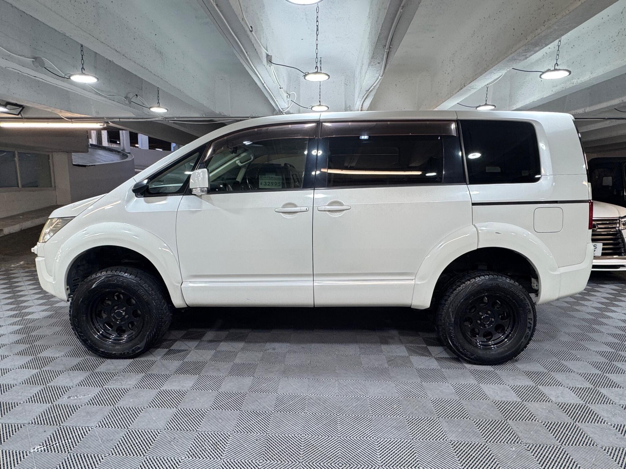 Mitsubishi Delica - Image 2