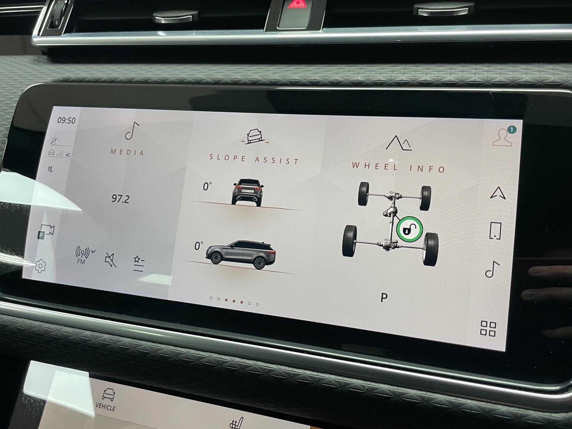 Land Rover Range Rover Velar - Image 44