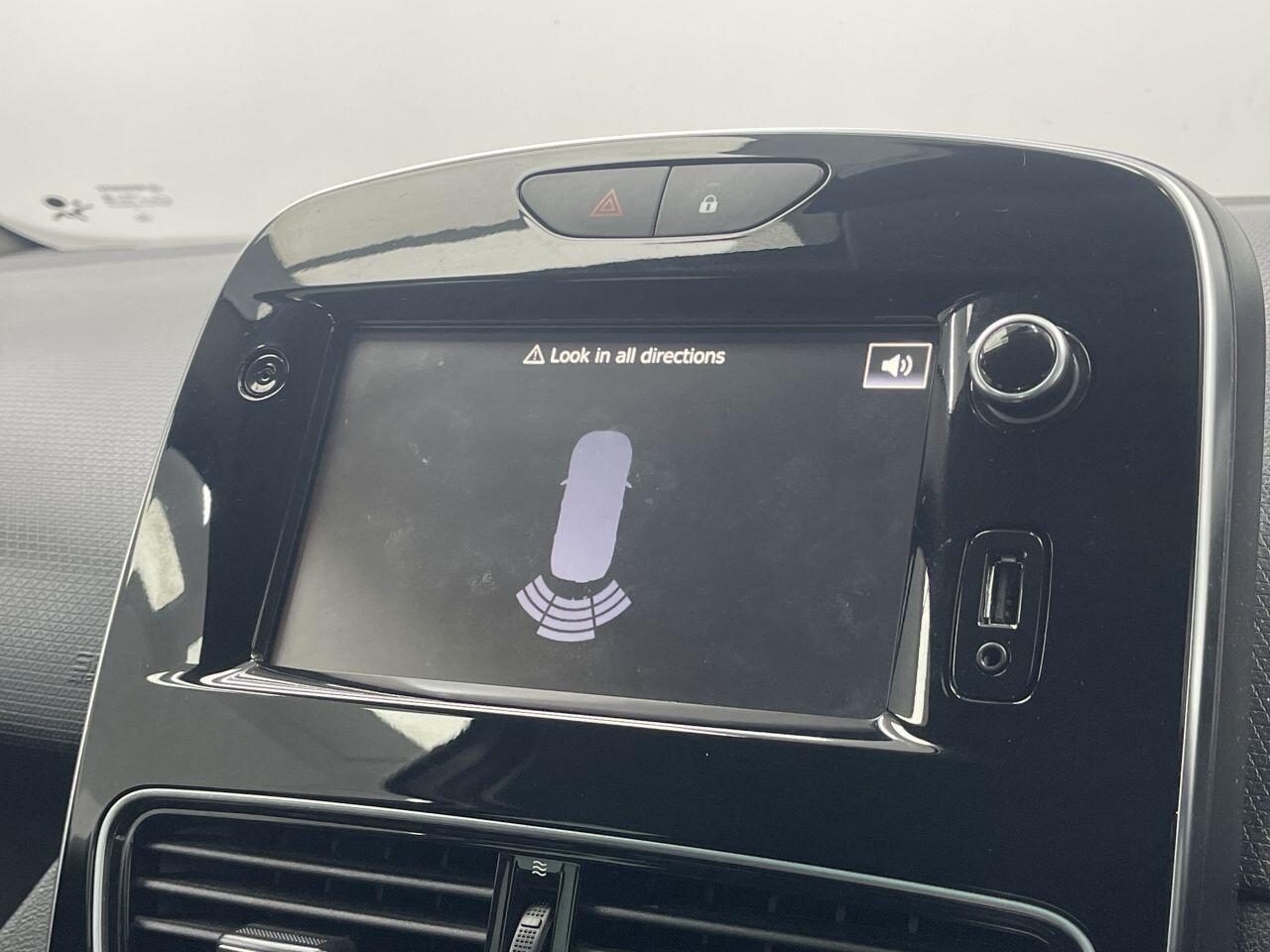 Renault Clio - Image 23