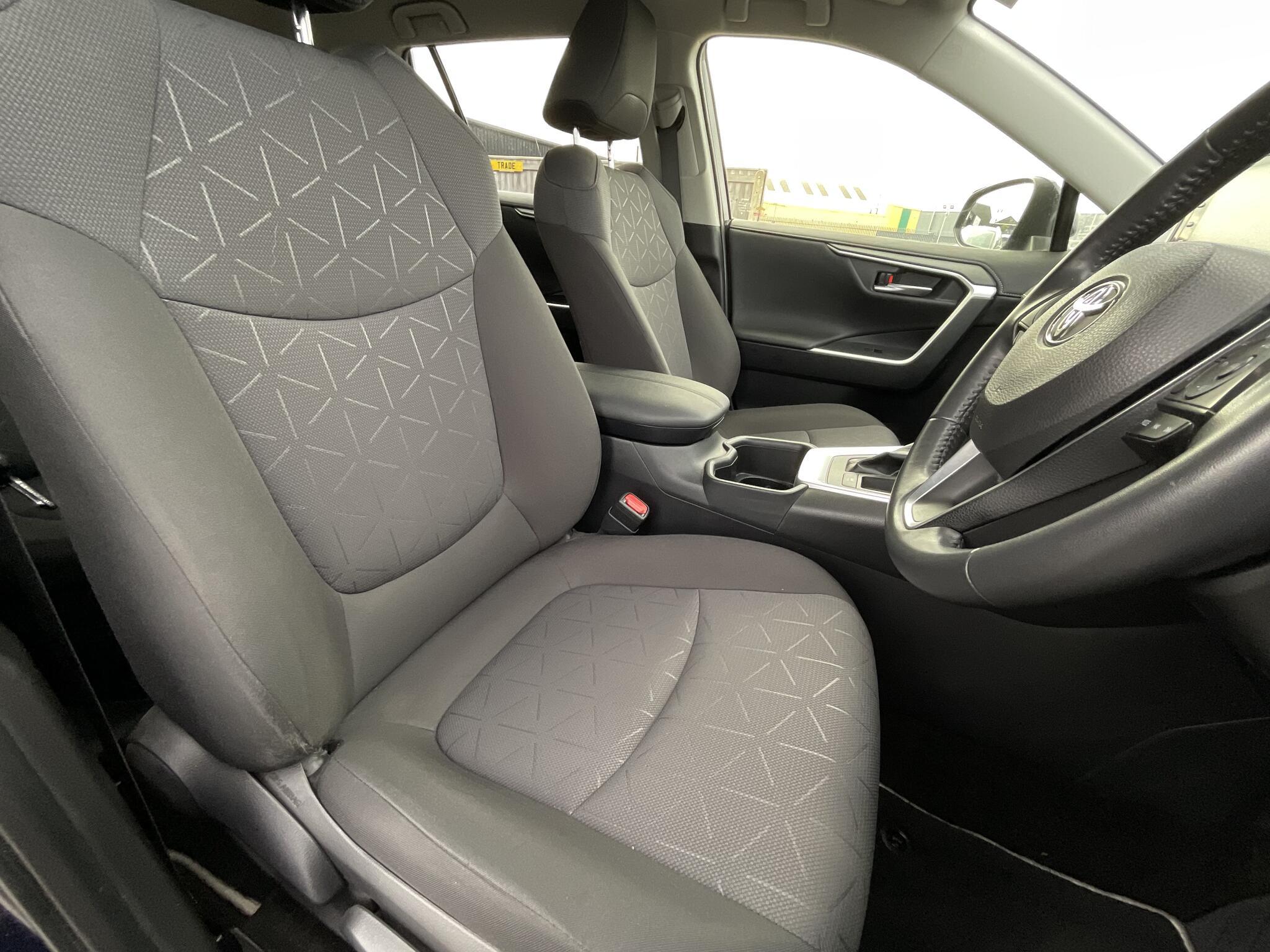 Toyota RAV4 - Image 8