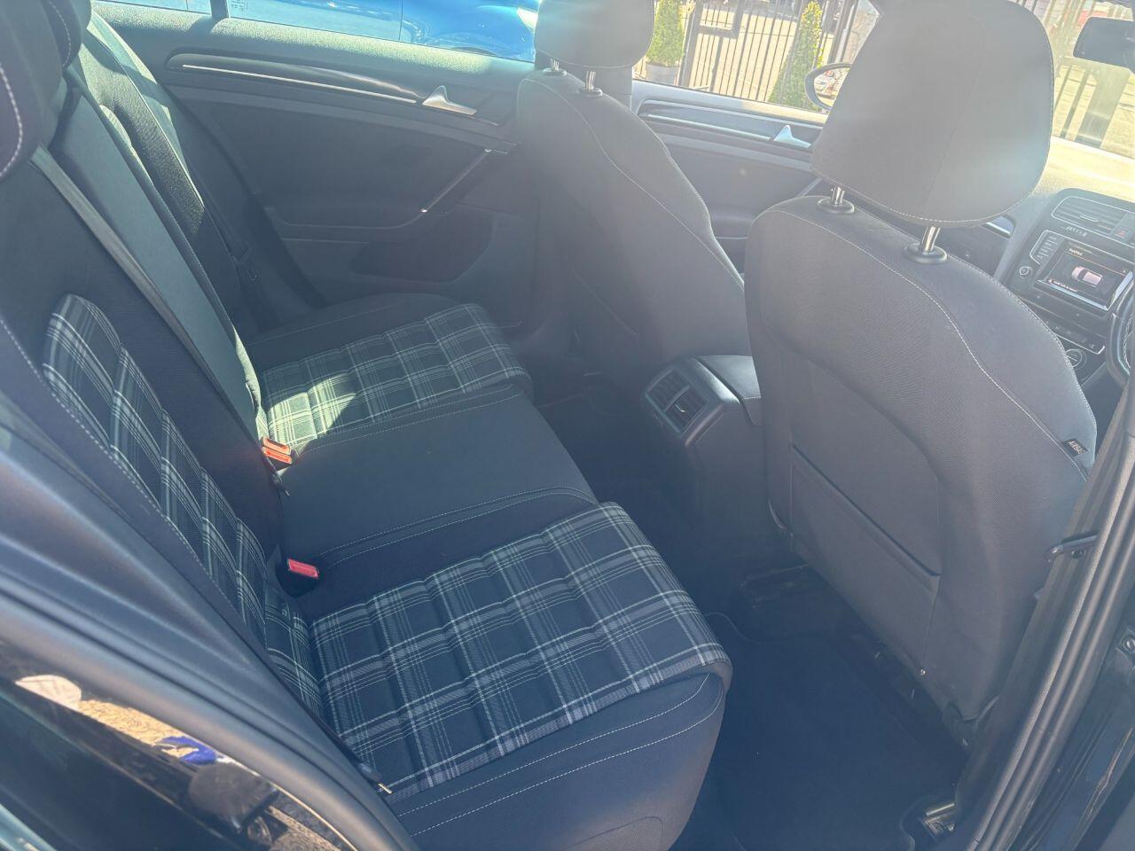 Volkswagen Golf - Image 11