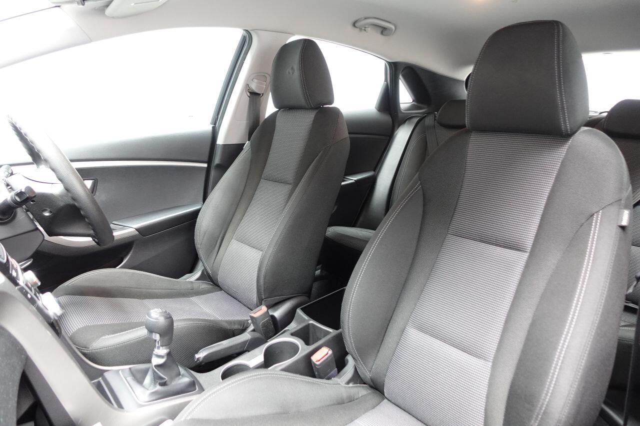 Hyundai i30 - Image 17