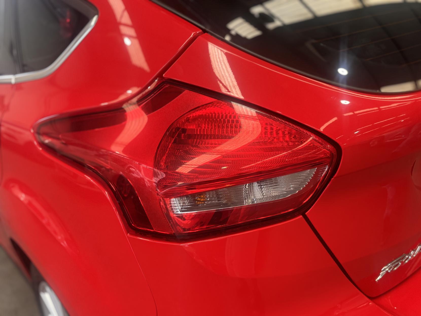Ford Focus - Image 10