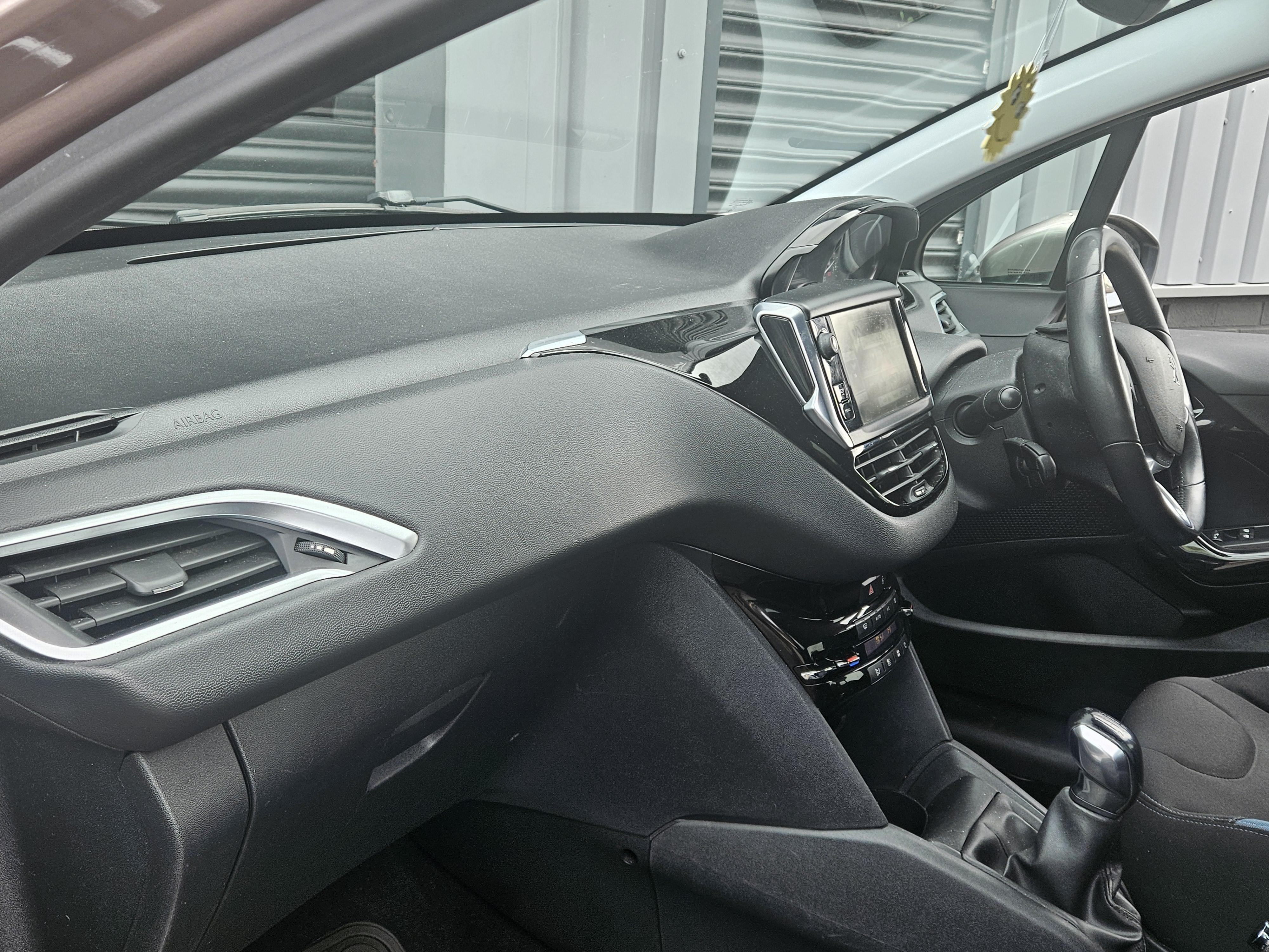 Peugeot 208 - Image 16