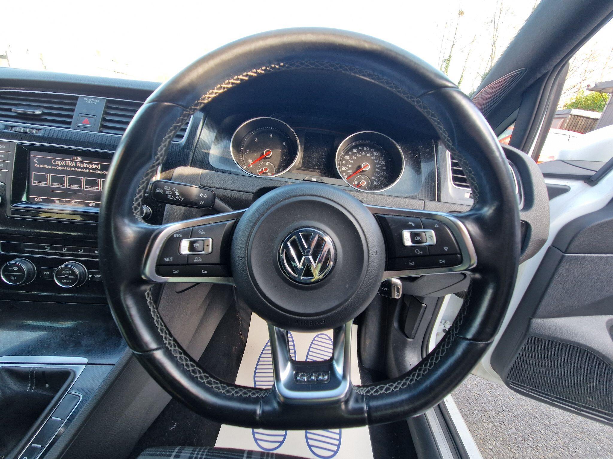 Volkswagen Golf - Image 33