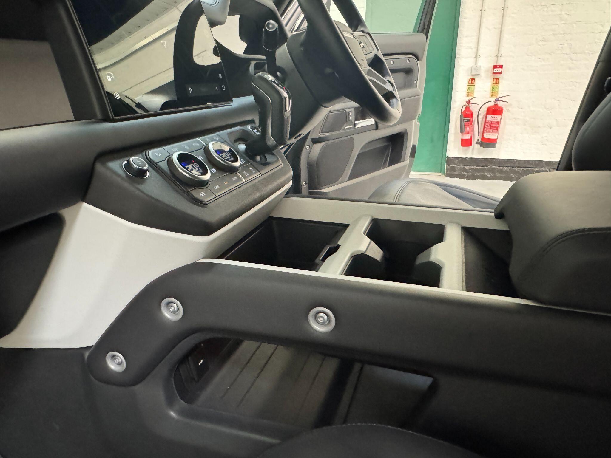 Land Rover Defender 110 - Image 55