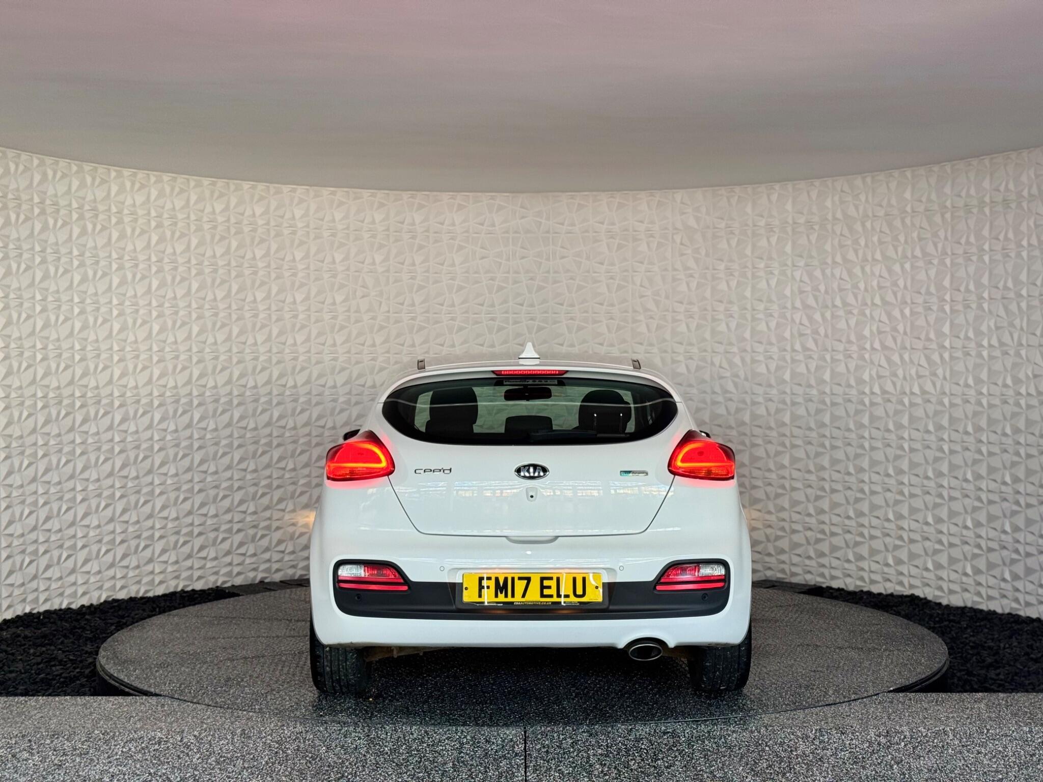 Kia ProCeed - Image 14