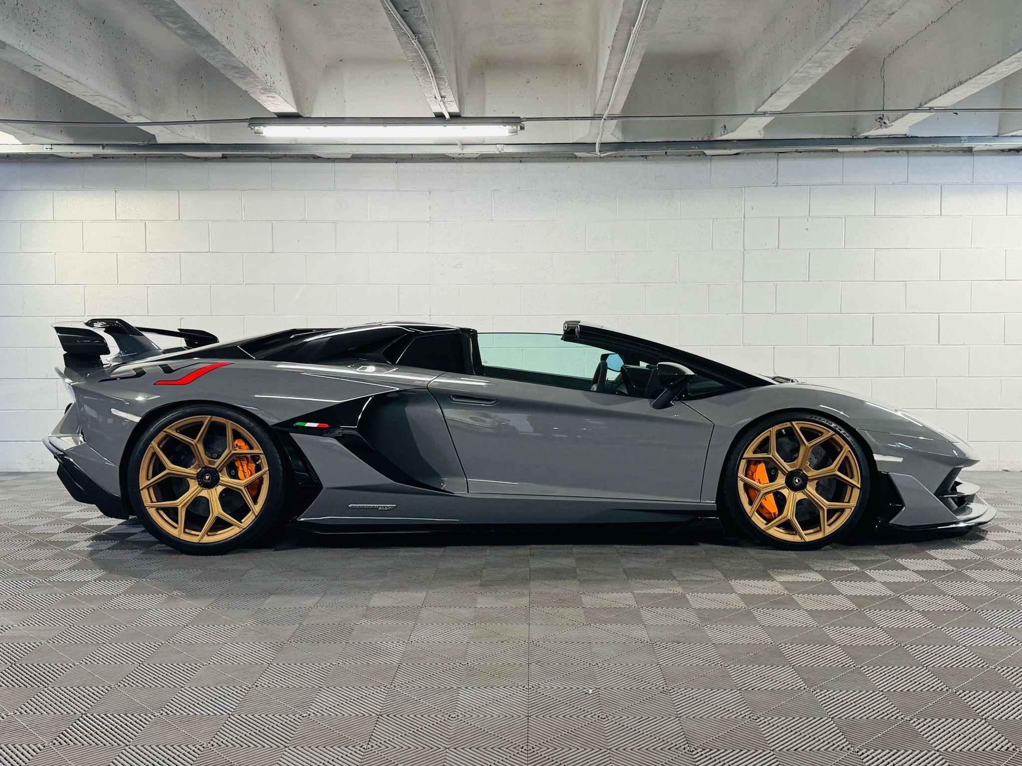 Lamborghini Aventador - Image 11