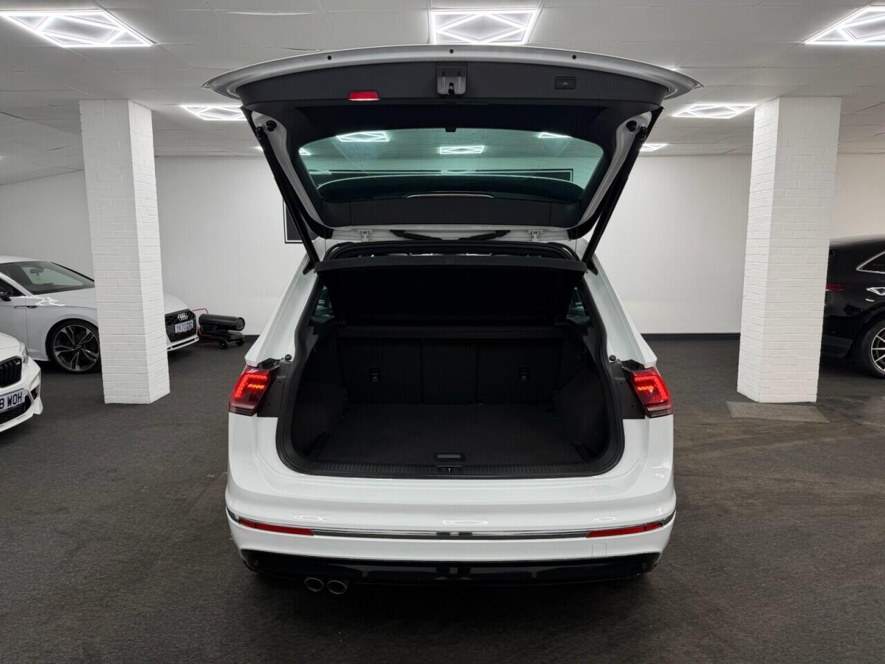 Volkswagen Tiguan - Image 23