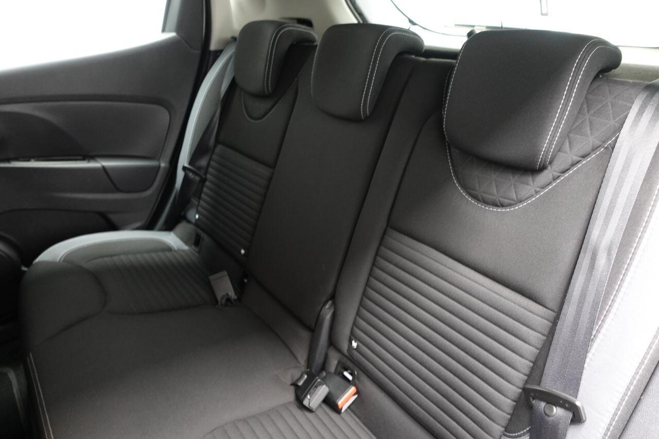 Renault Clio - Image 19