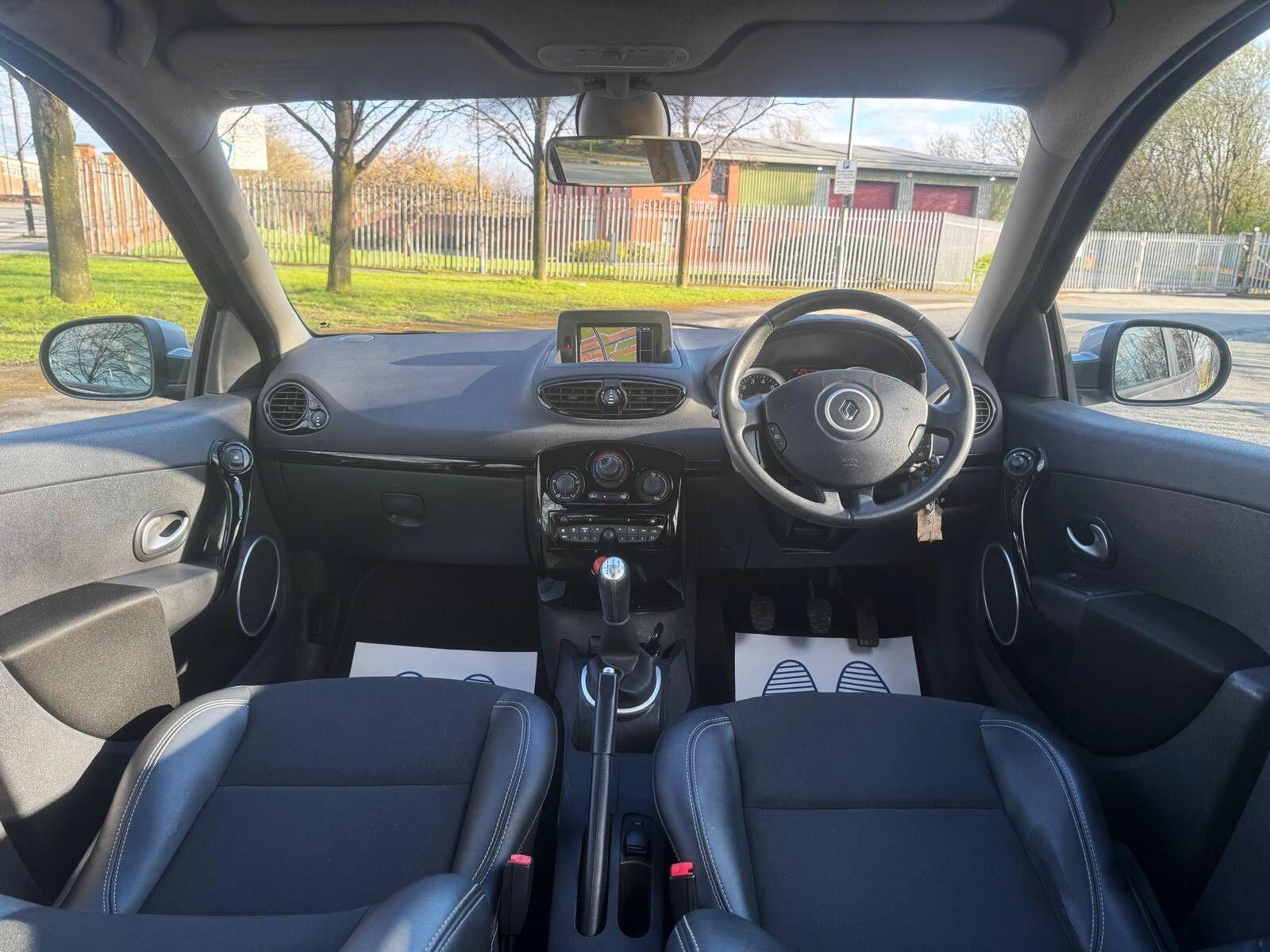 Renault Clio - Image 17