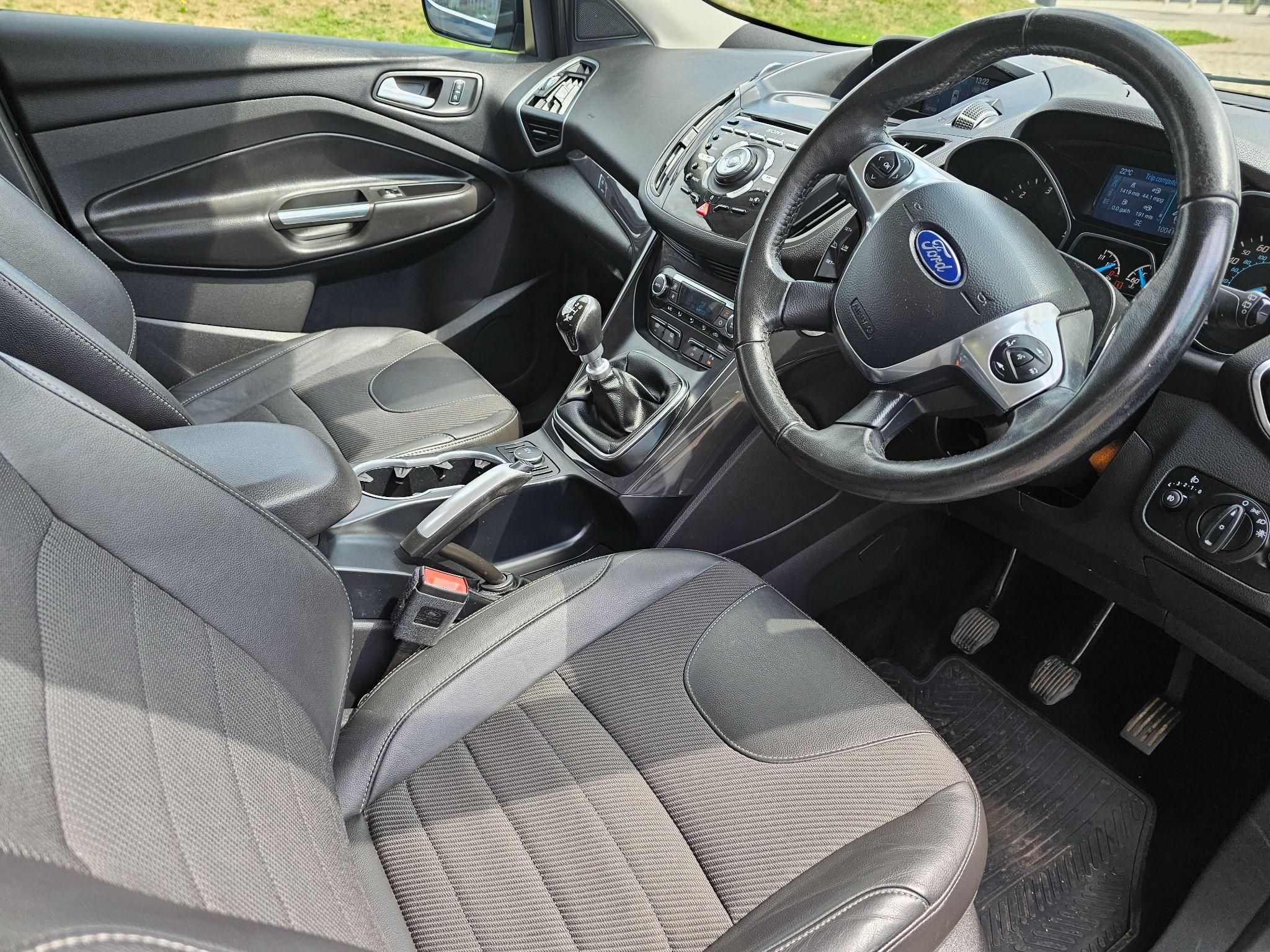 Ford Kuga - Image 20