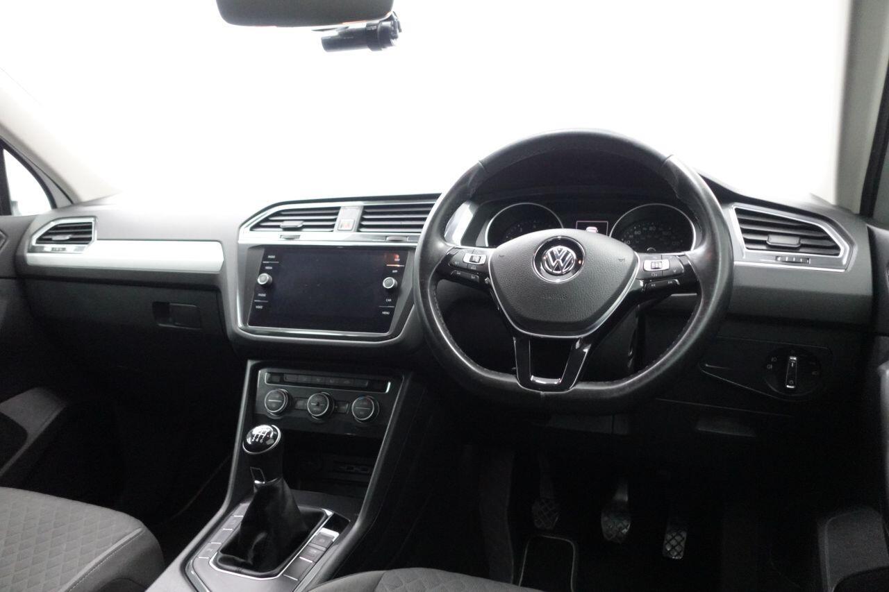 Volkswagen Tiguan - Image 20