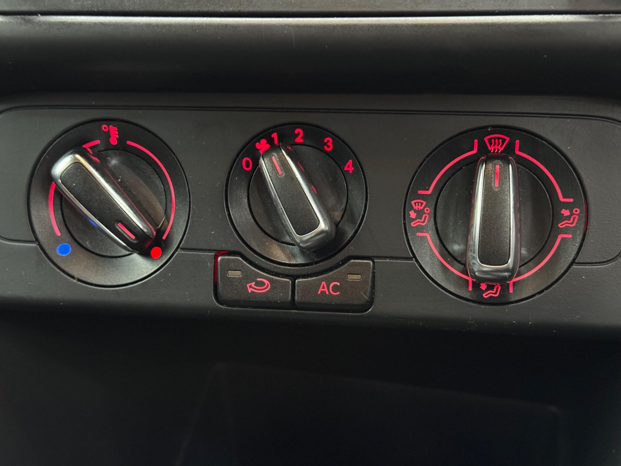 Volkswagen Polo - Image 23