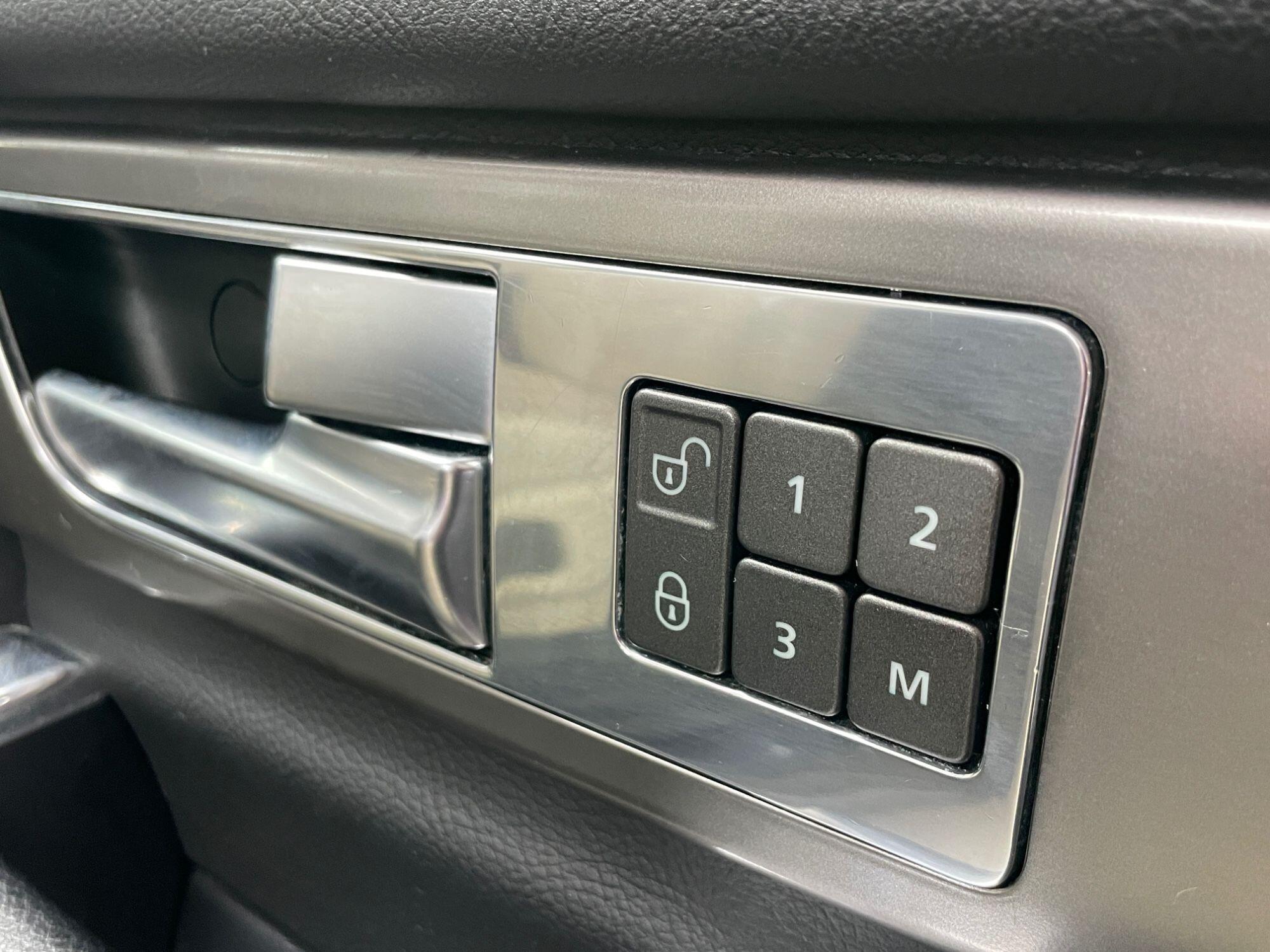 Land Rover DISCOVERY 4 - Image 28