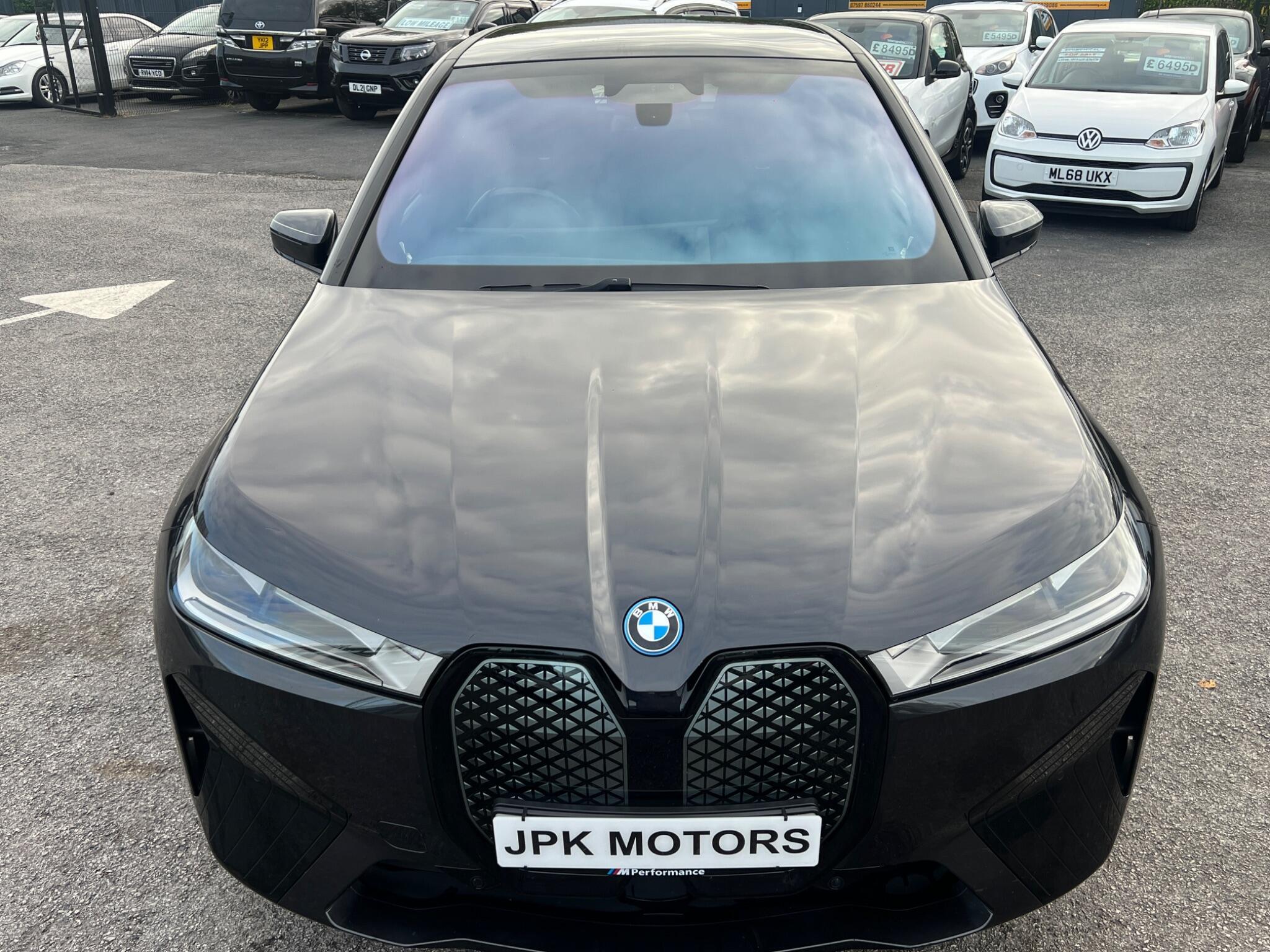 BMW IX - Image 4