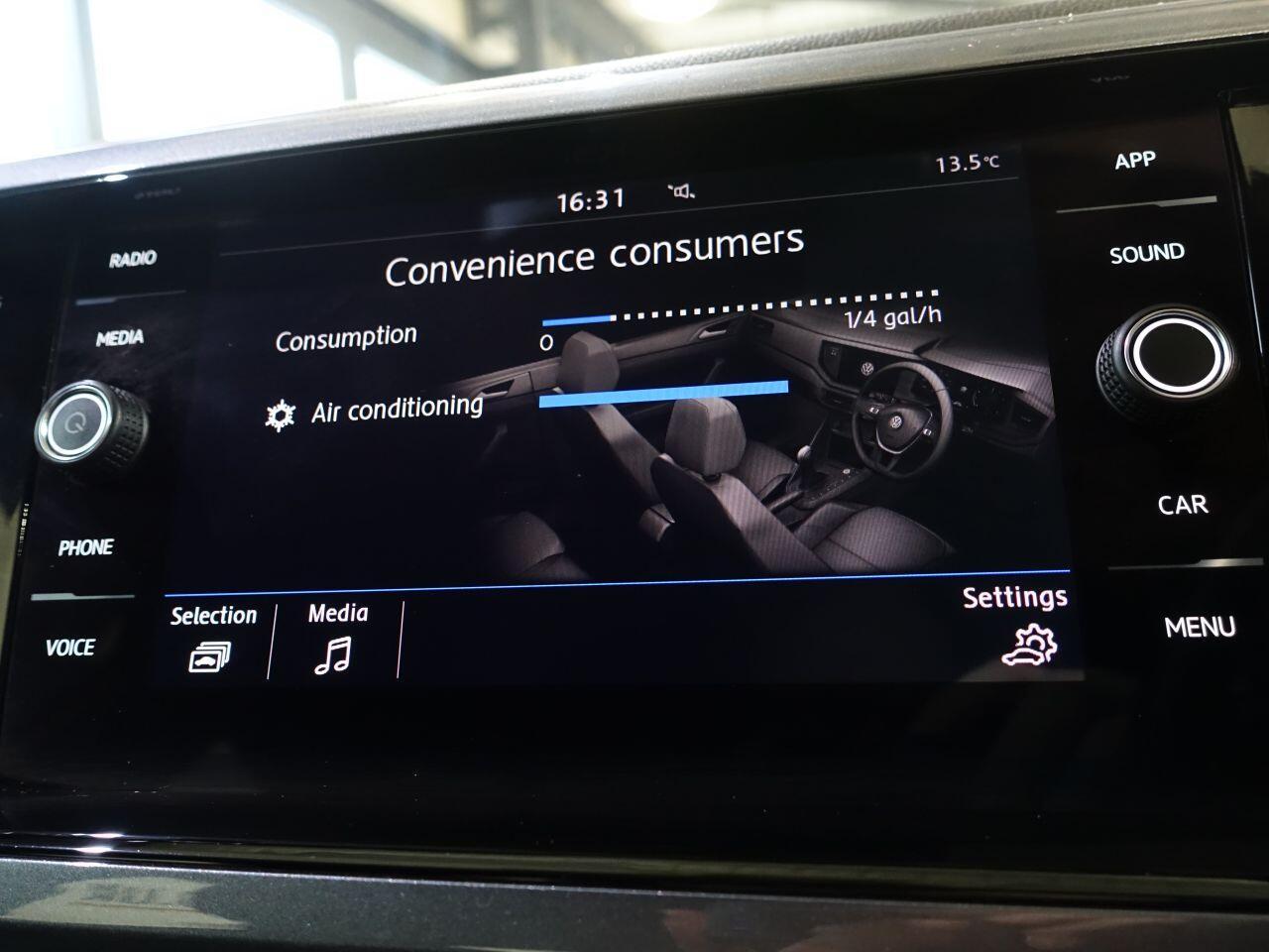 Volkswagen Polo - Image 31