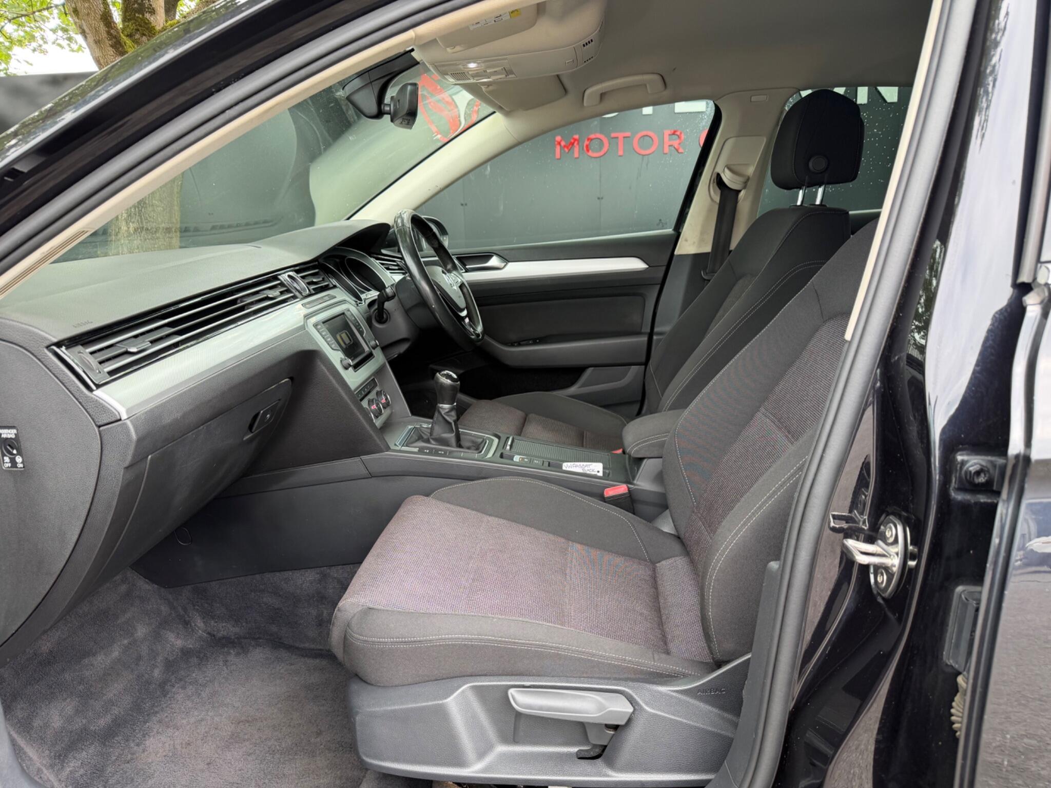 Volkswagen Passat - Image 11