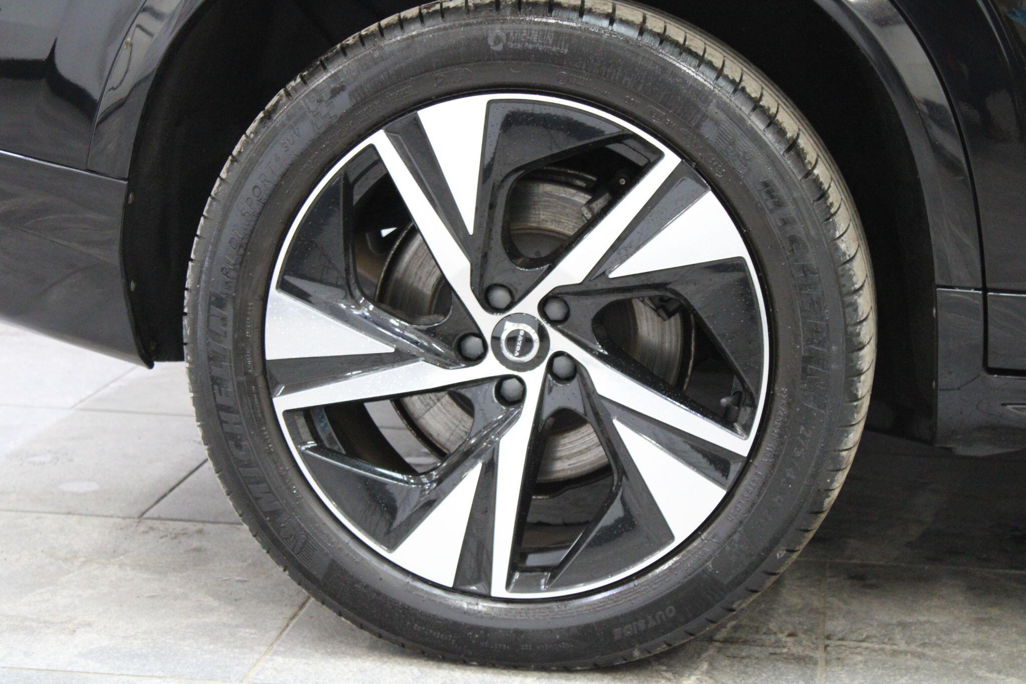 Volvo XC90 - Image 10