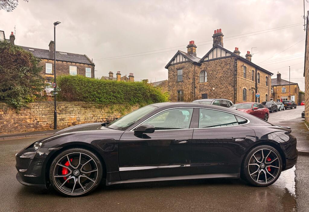 Porsche Taycan - Image 8