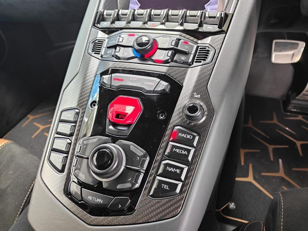 Lamborghini Aventador - Image 12