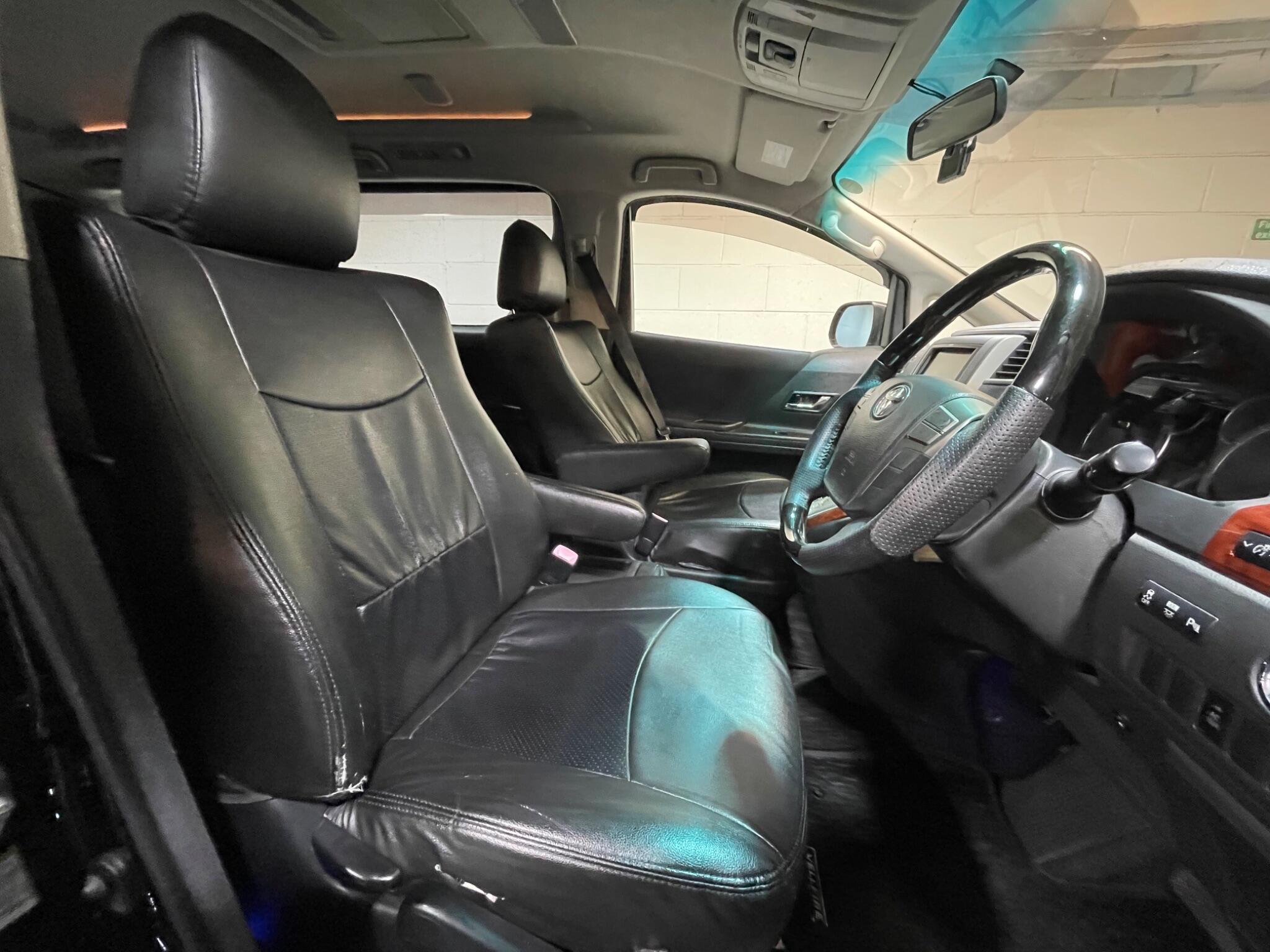 Toyota Vellfire - Image 8