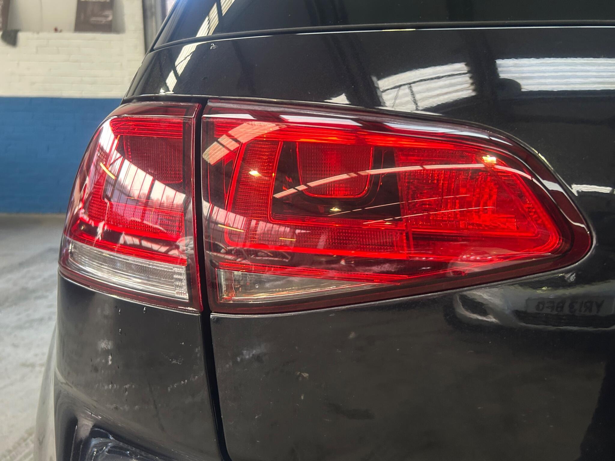 Volkswagen Golf - Image 12