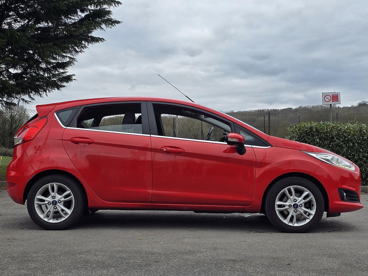 Ford Fiesta - Image 25