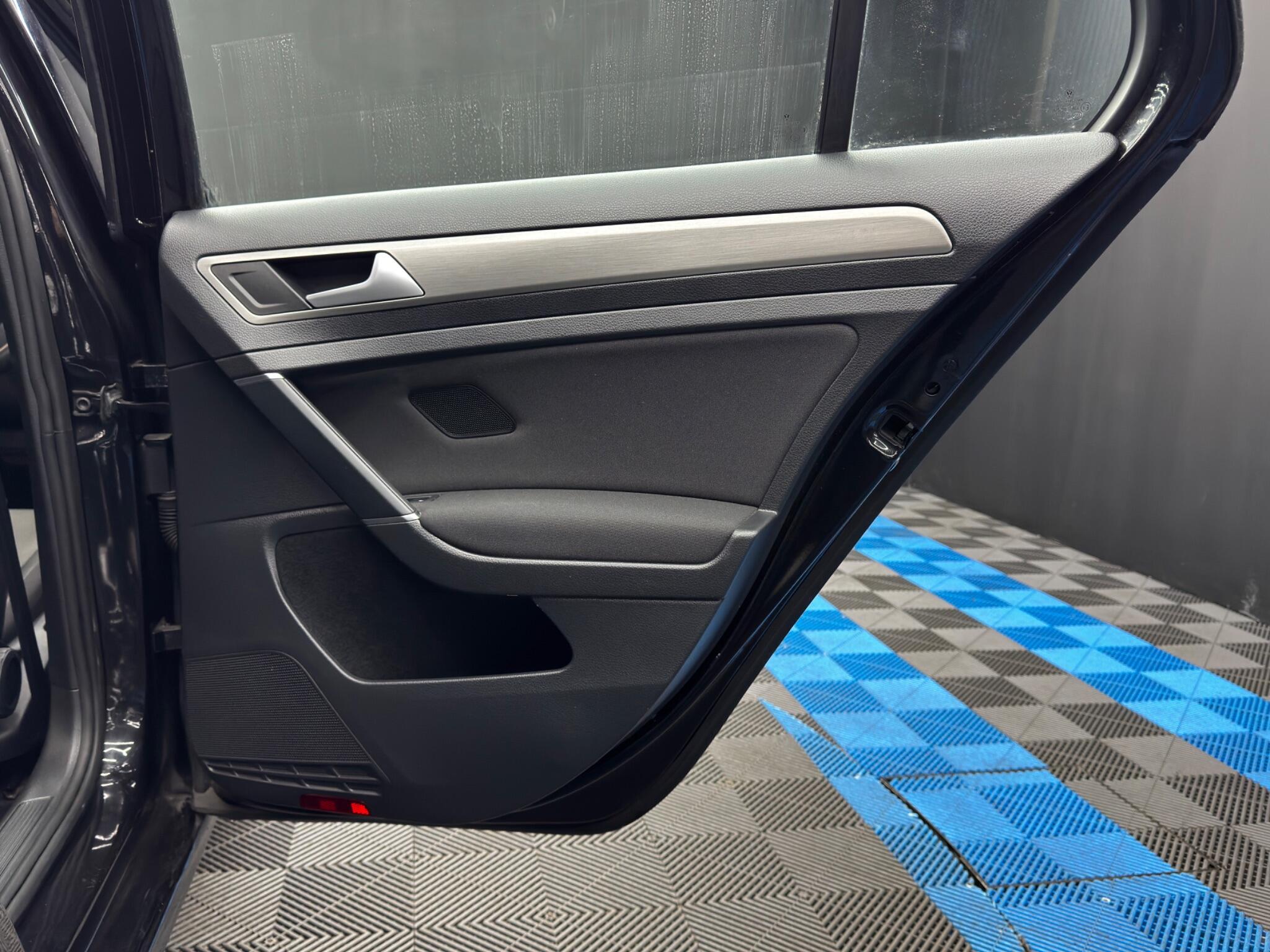 Volkswagen Golf - Image 46