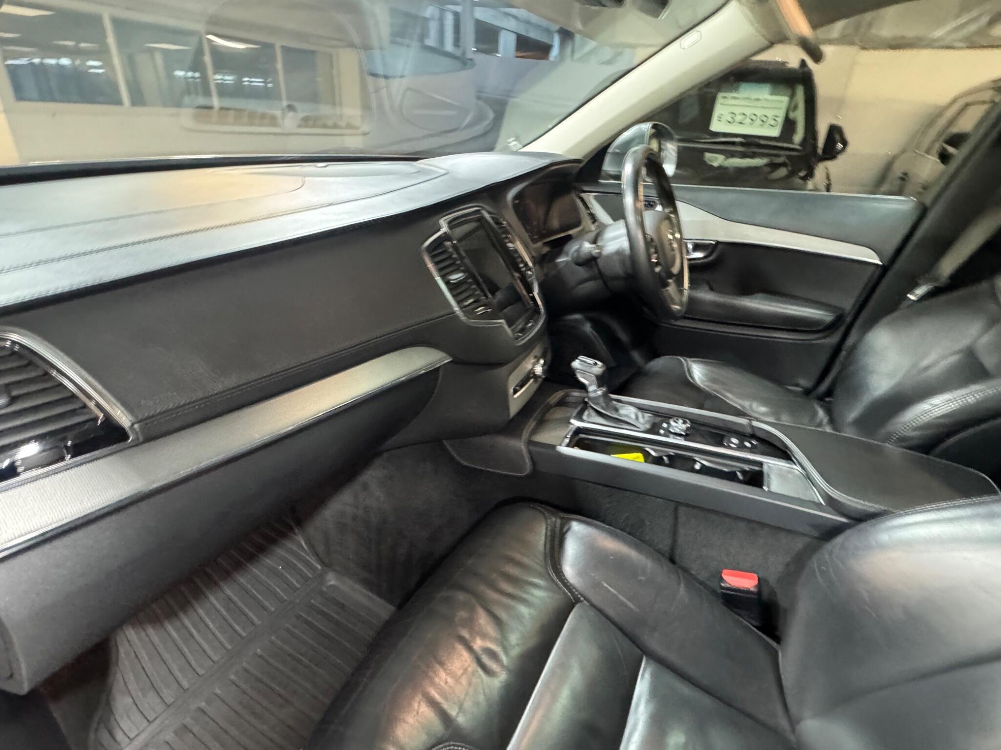 Volvo XC90 - Image 10