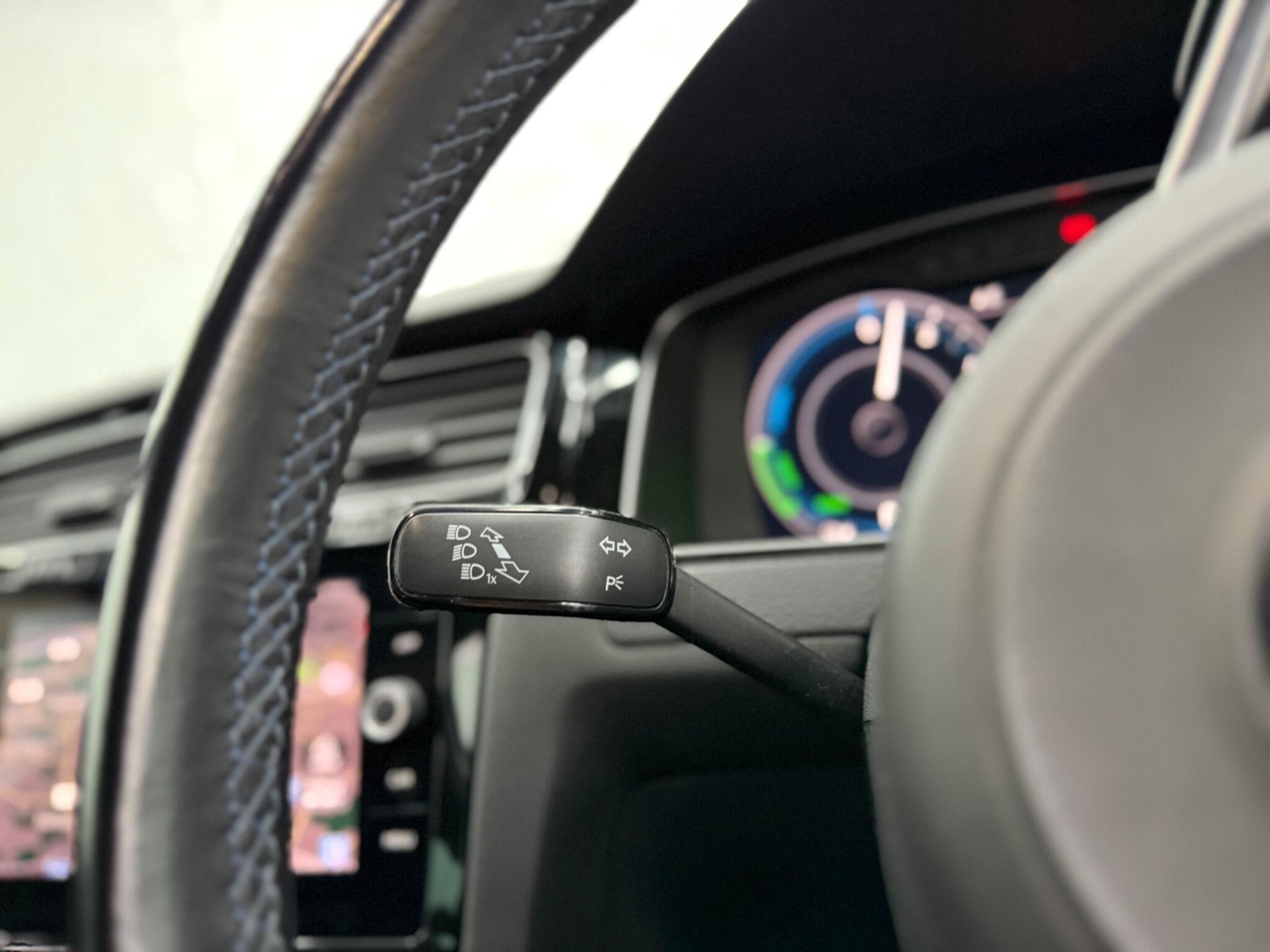 Volkswagen Golf - Image 33