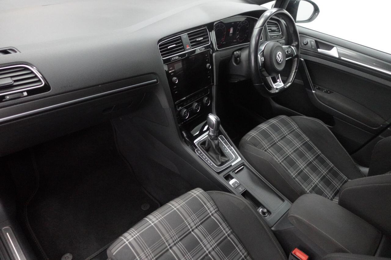 Volkswagen Golf - Image 18