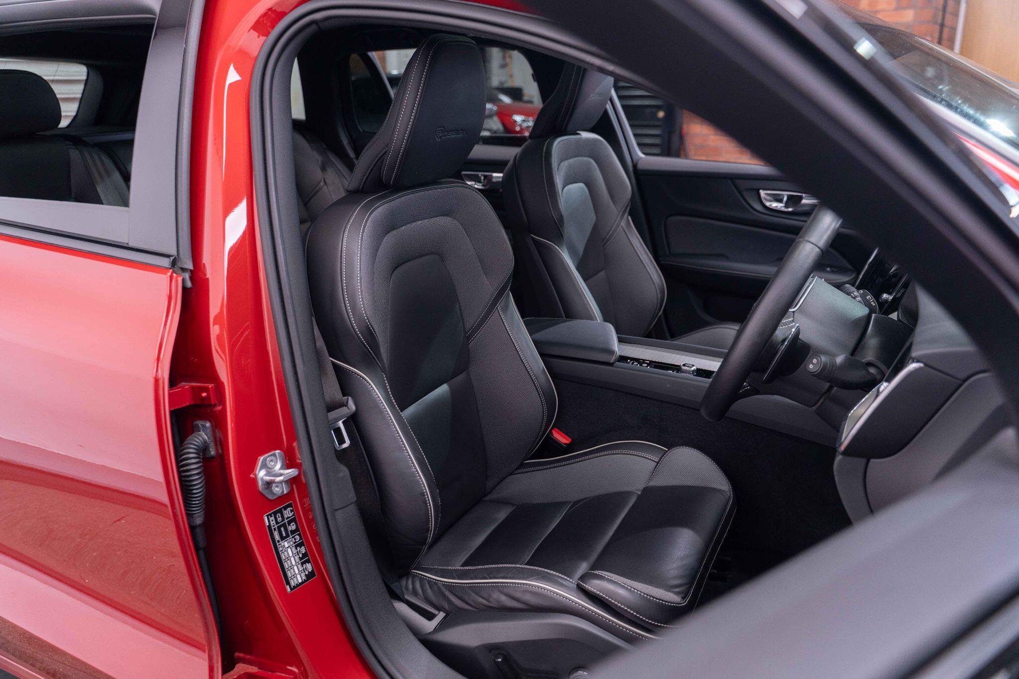 Volvo V60 - Image 13