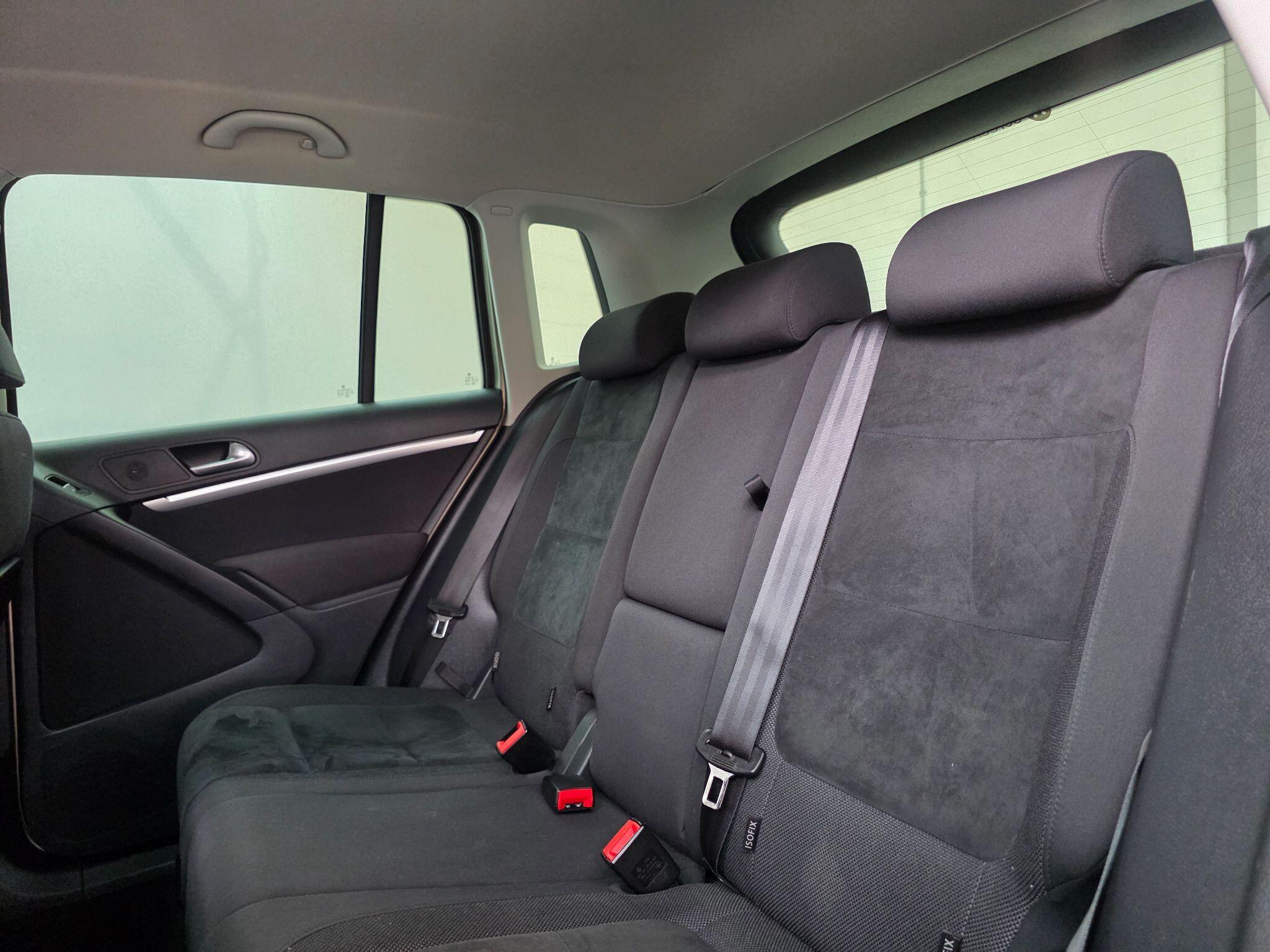 Volkswagen Tiguan - Image 32