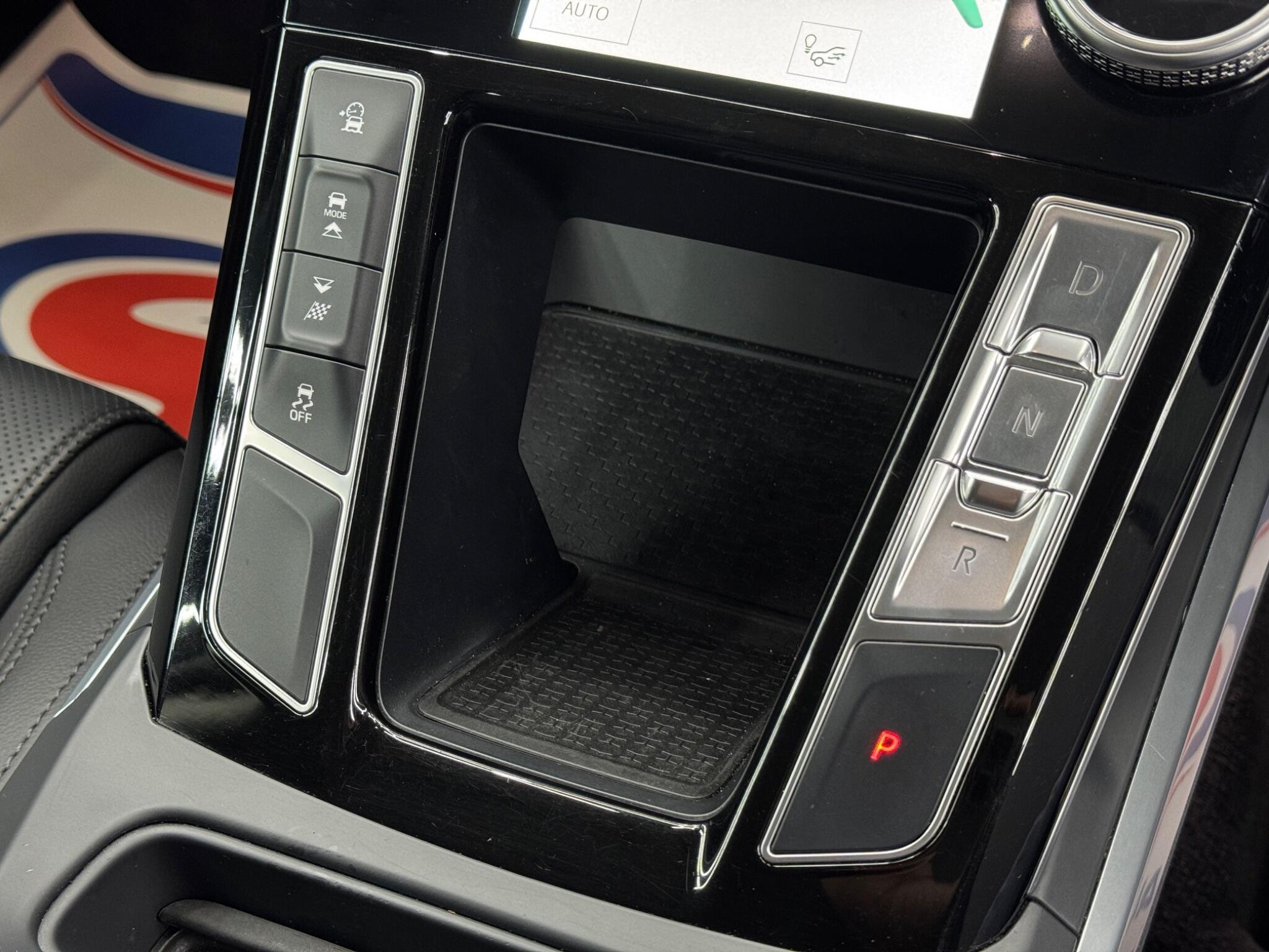 Jaguar I-Pace - Image 27