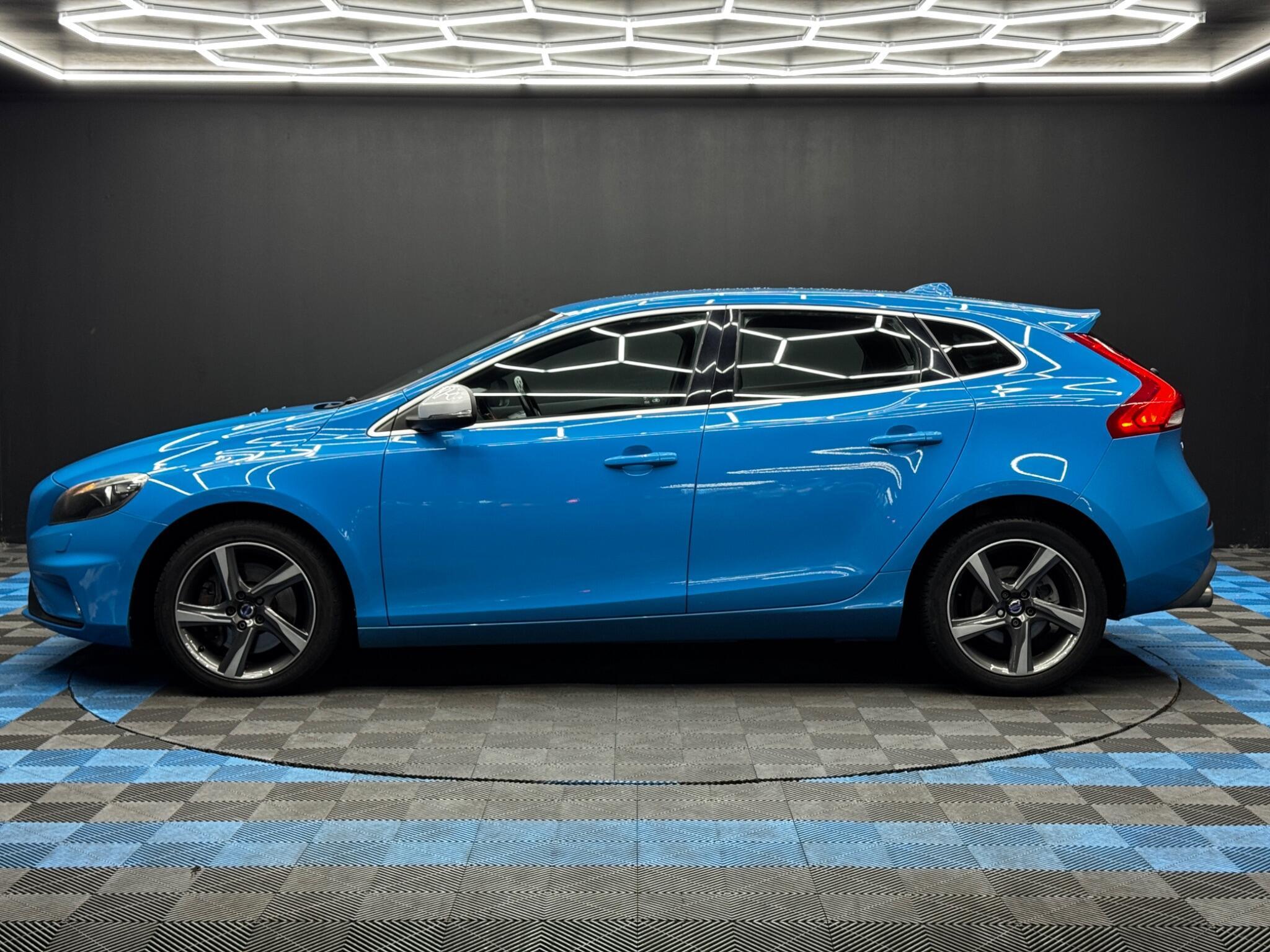 Volvo V40 - Image 8