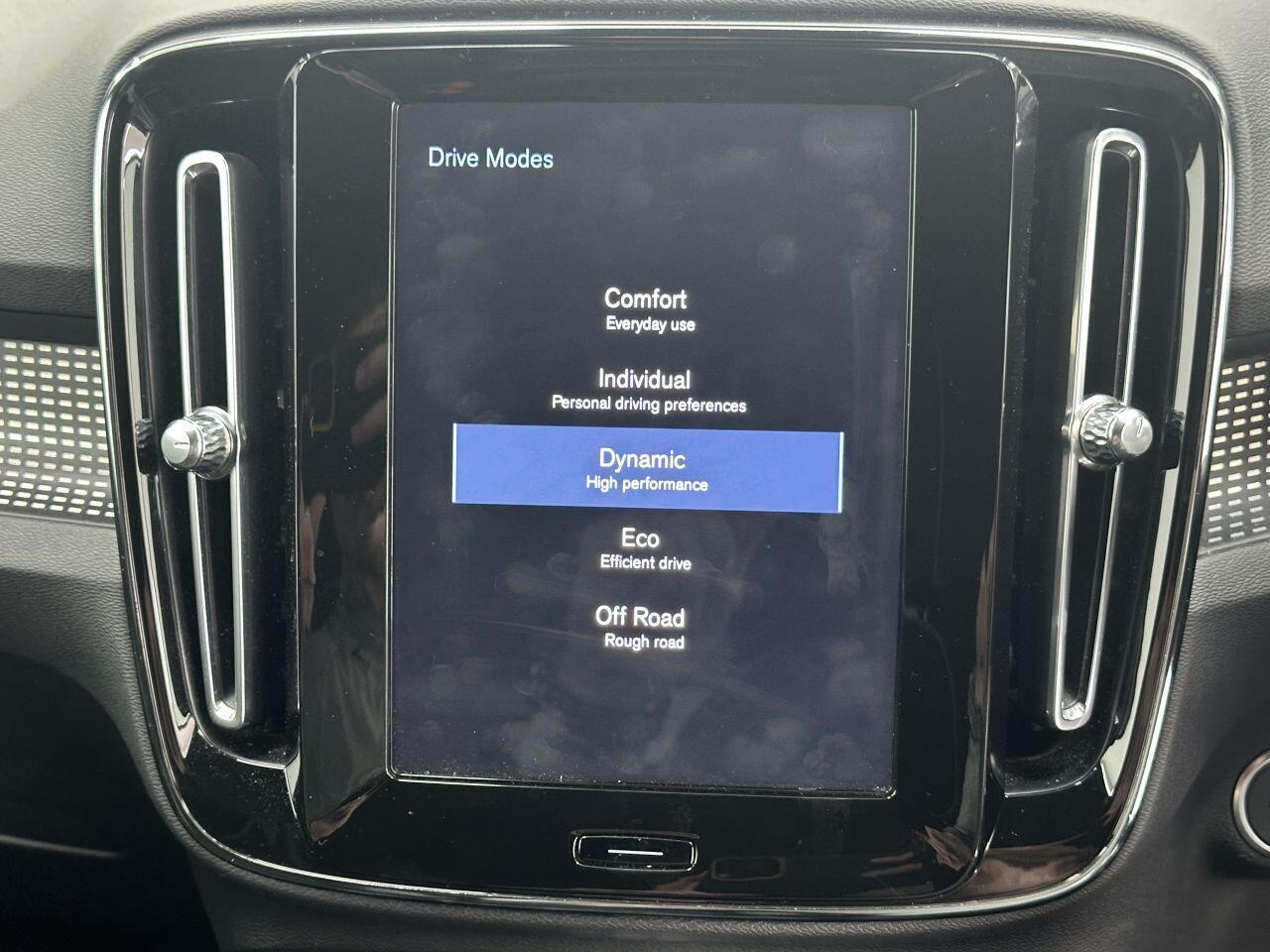 Volvo XC40 - Image 40