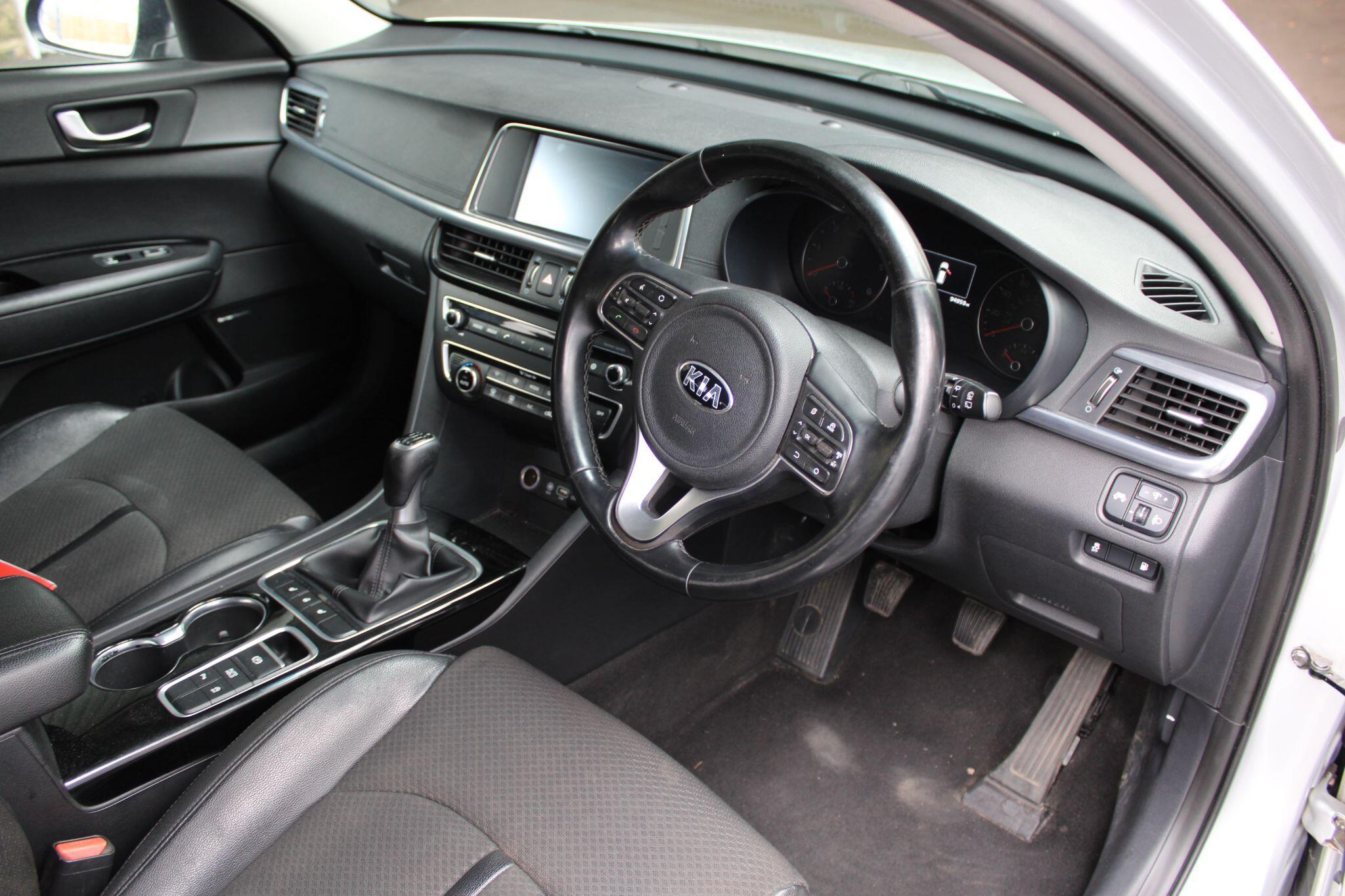 Kia Optima - Image 2