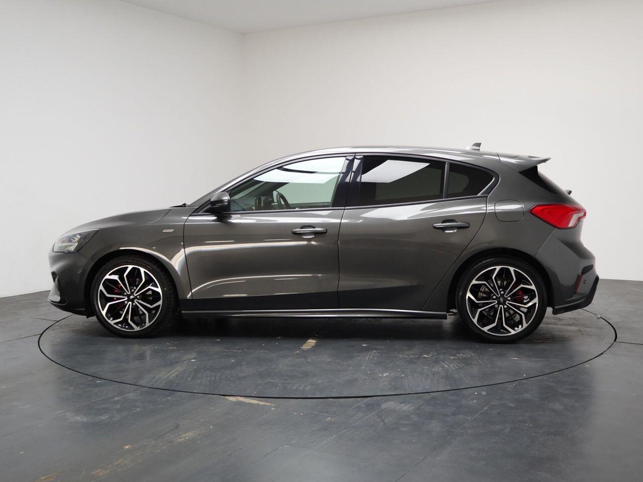 Ford Focus - Image 8