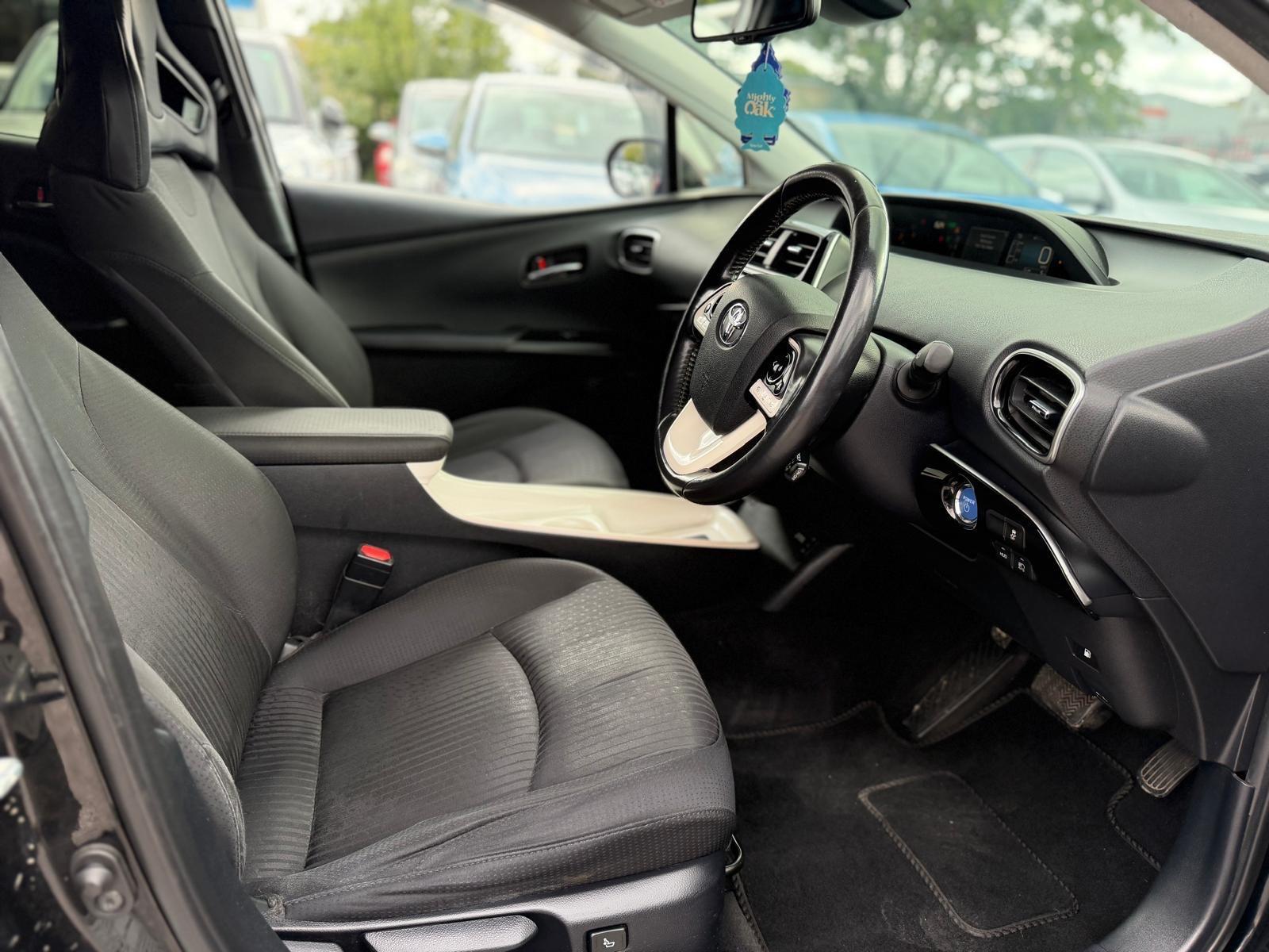 Toyota Prius - Image 13