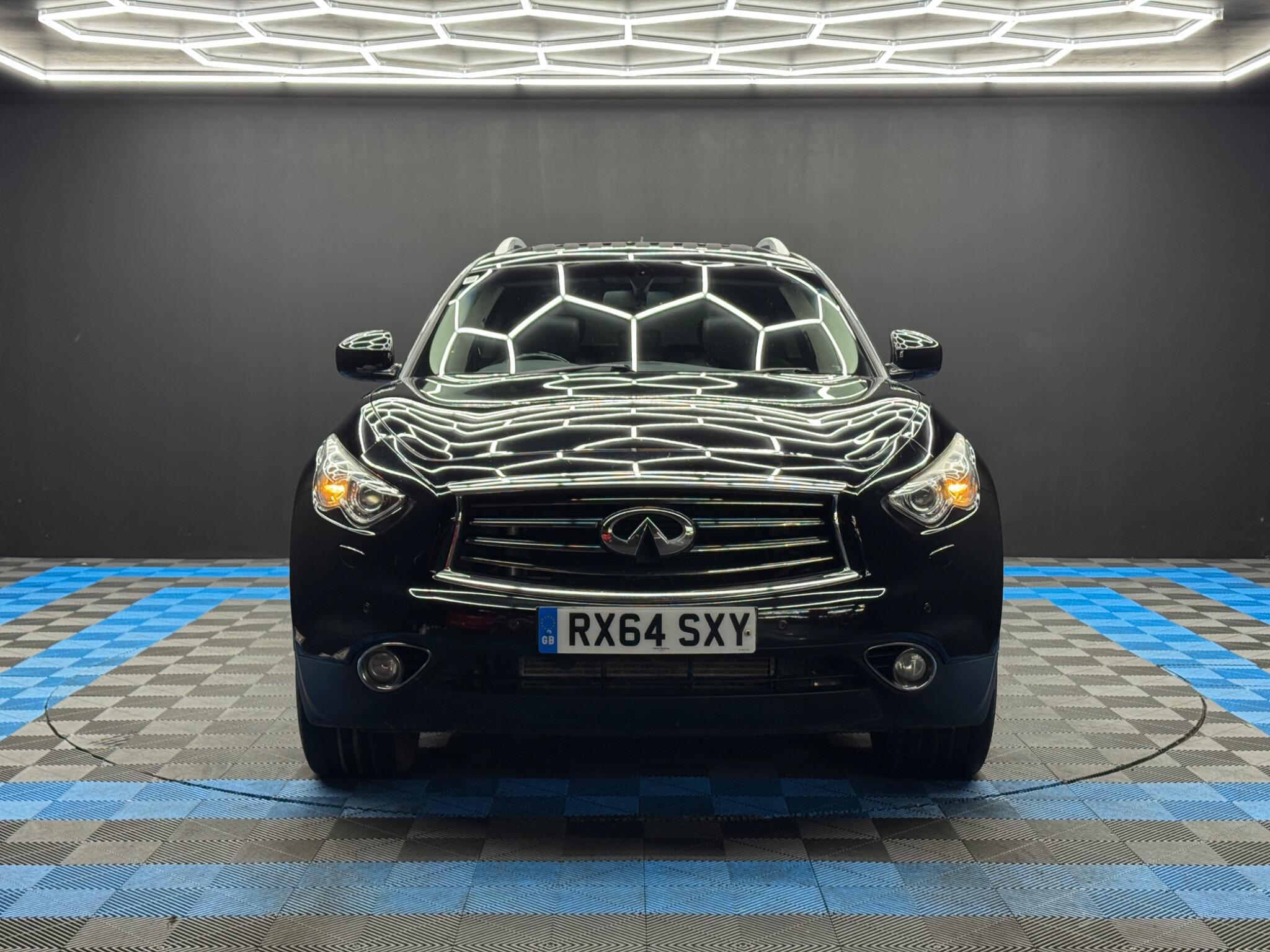 Infiniti QX70 - Image 2